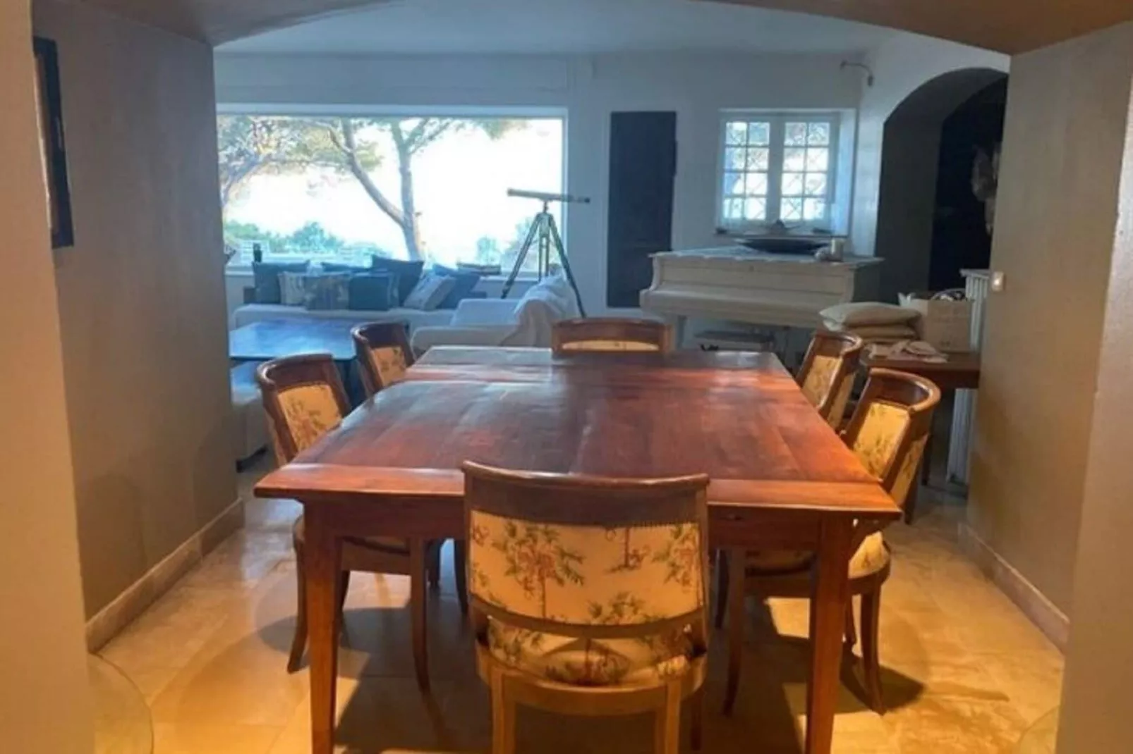 LA VILLA BLANCHE-Eetkamer