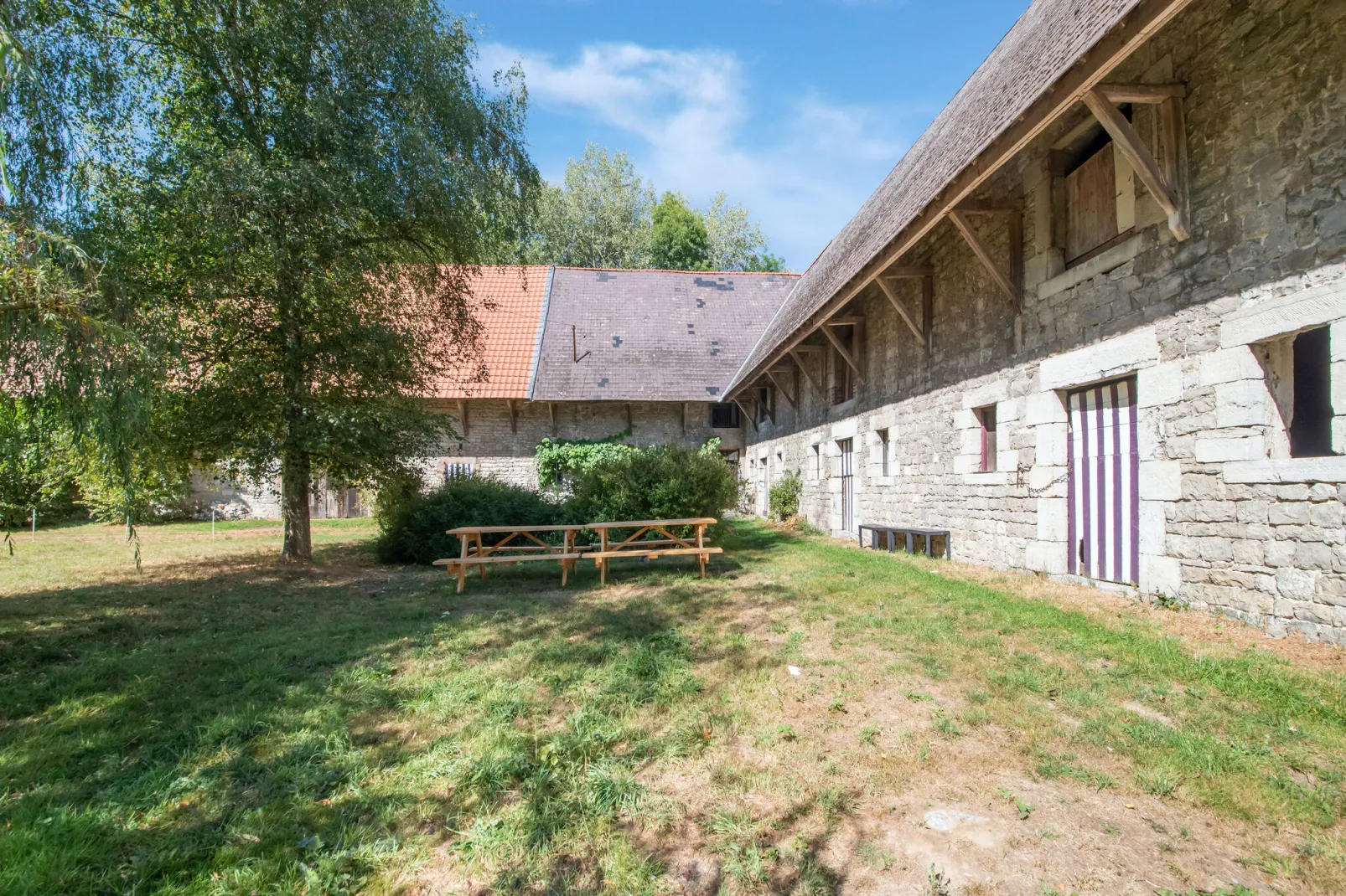 La Grande Ferme-Buitenkant zomer