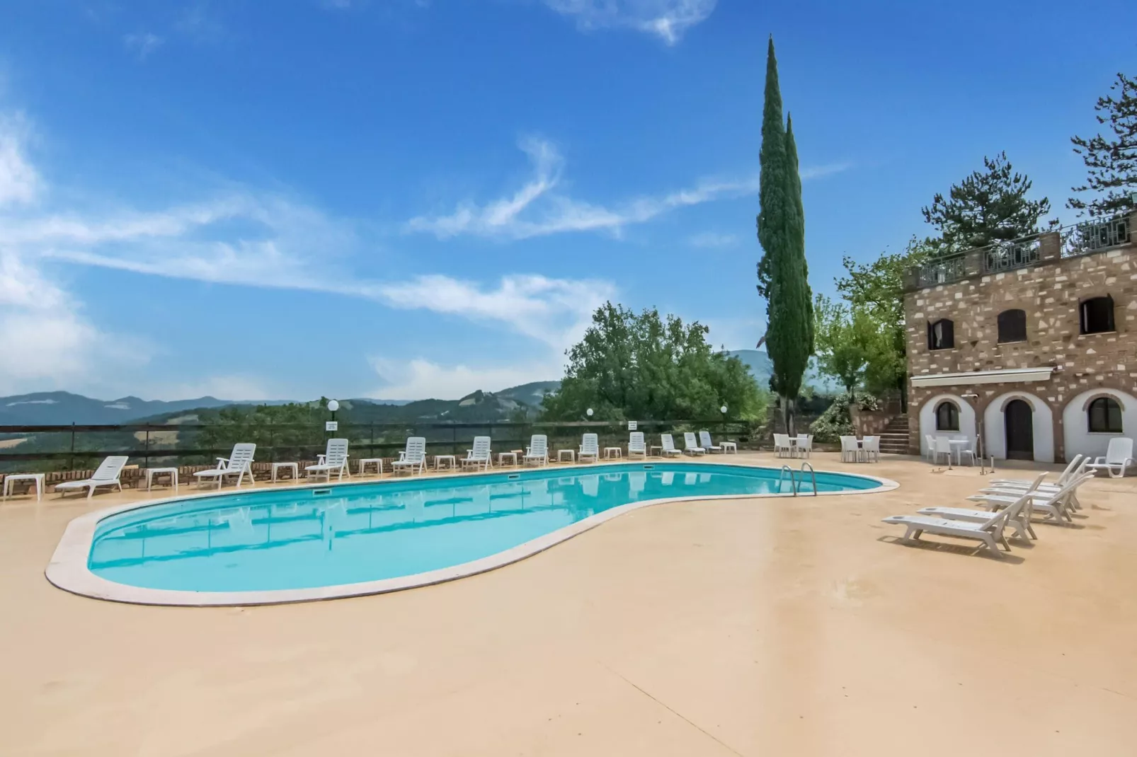 Gezellige villa in de Marche met een groot zwembad