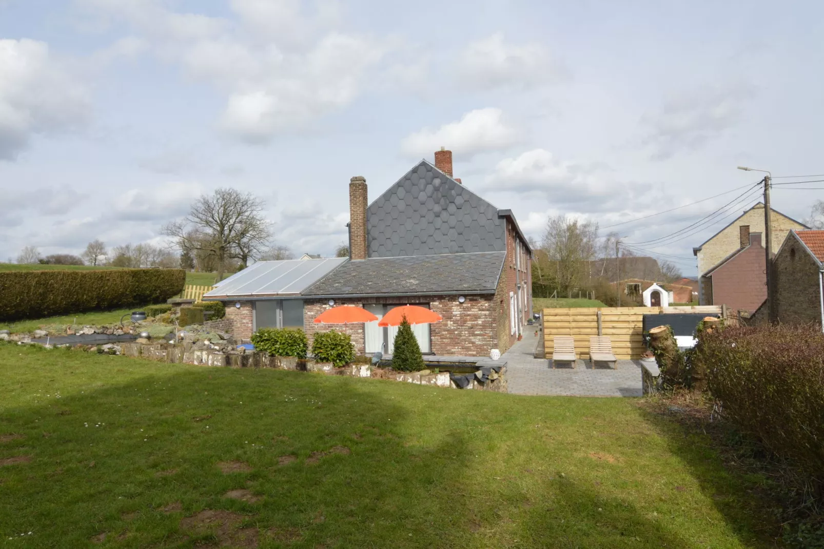 La Maison à la Piscine-Buitenkant zomer