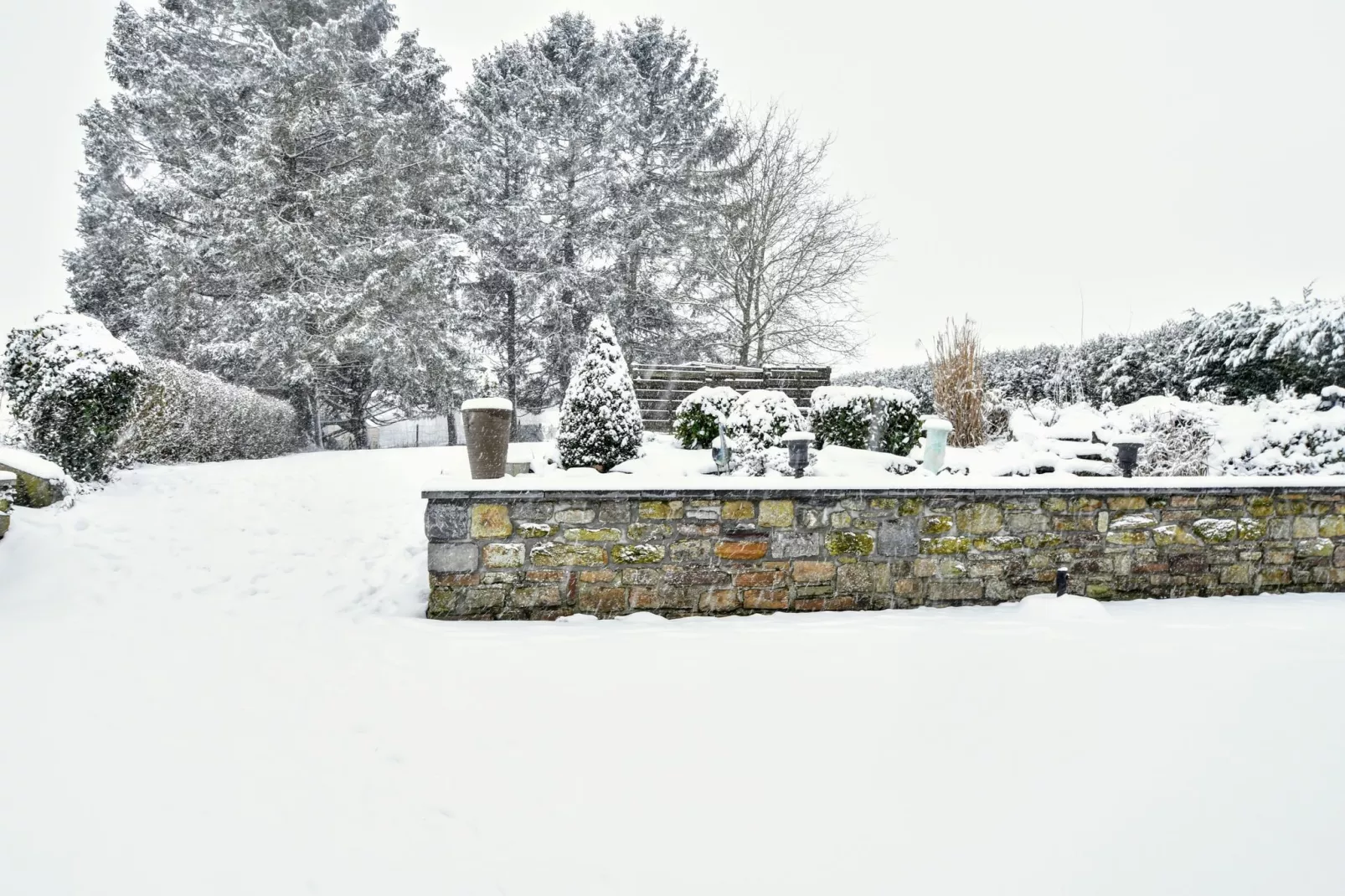 La Maison à la Piscine-Tuin winter