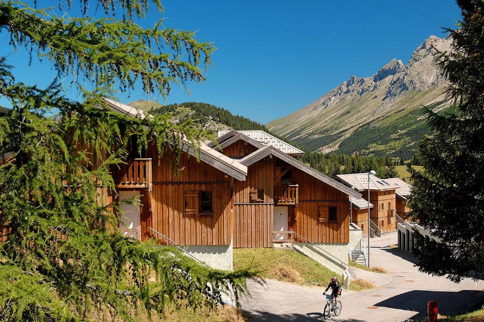 L'Orée des Pistes 2-Buitenkant zomer