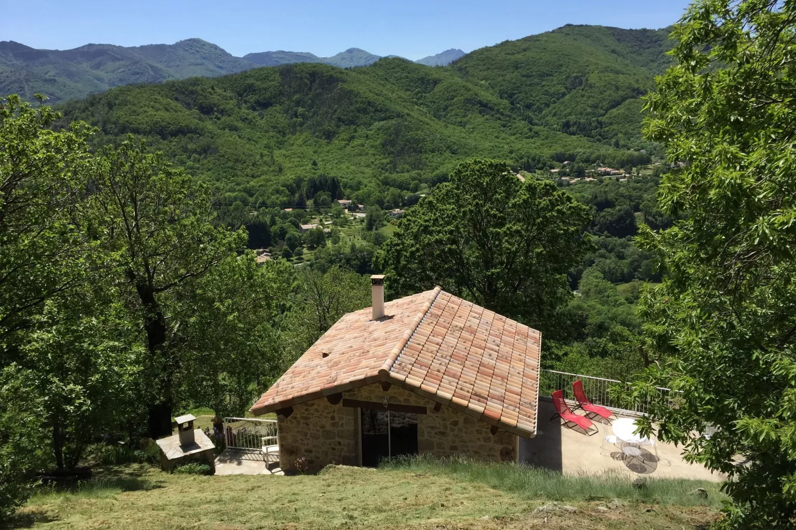 Maison de vacances - Saint-Pierre-de-Colombier-Buitenkant zomer