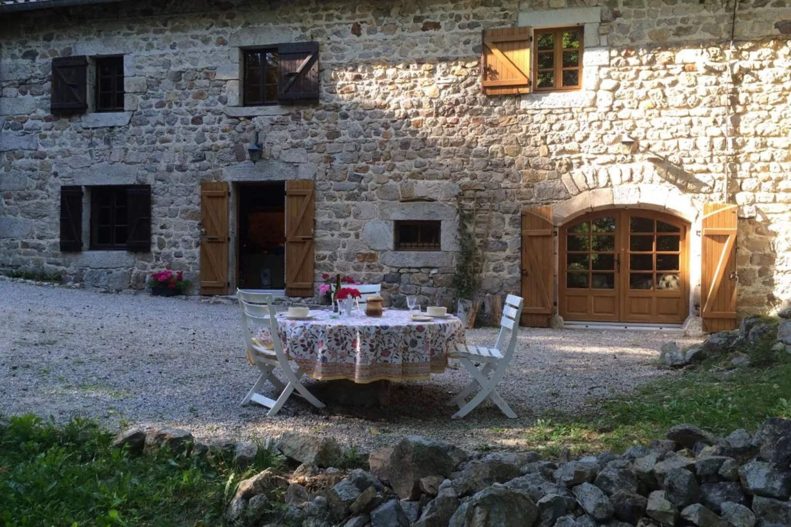 Maison de vacances - St Pierre Sur Doux-Buitenkant zomer