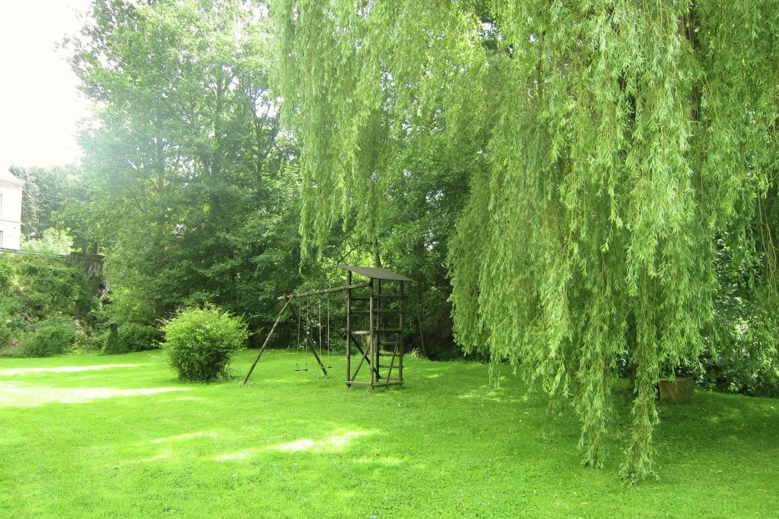 Gite du Viroin 2-Tuinen zomer