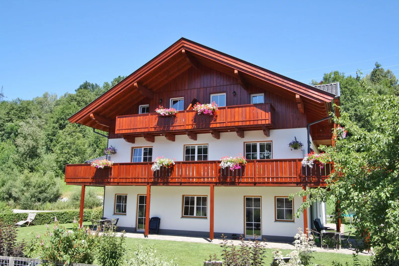 Sfeervol appartement in Maria Alm met tuin en terras-Buitenkant zomer