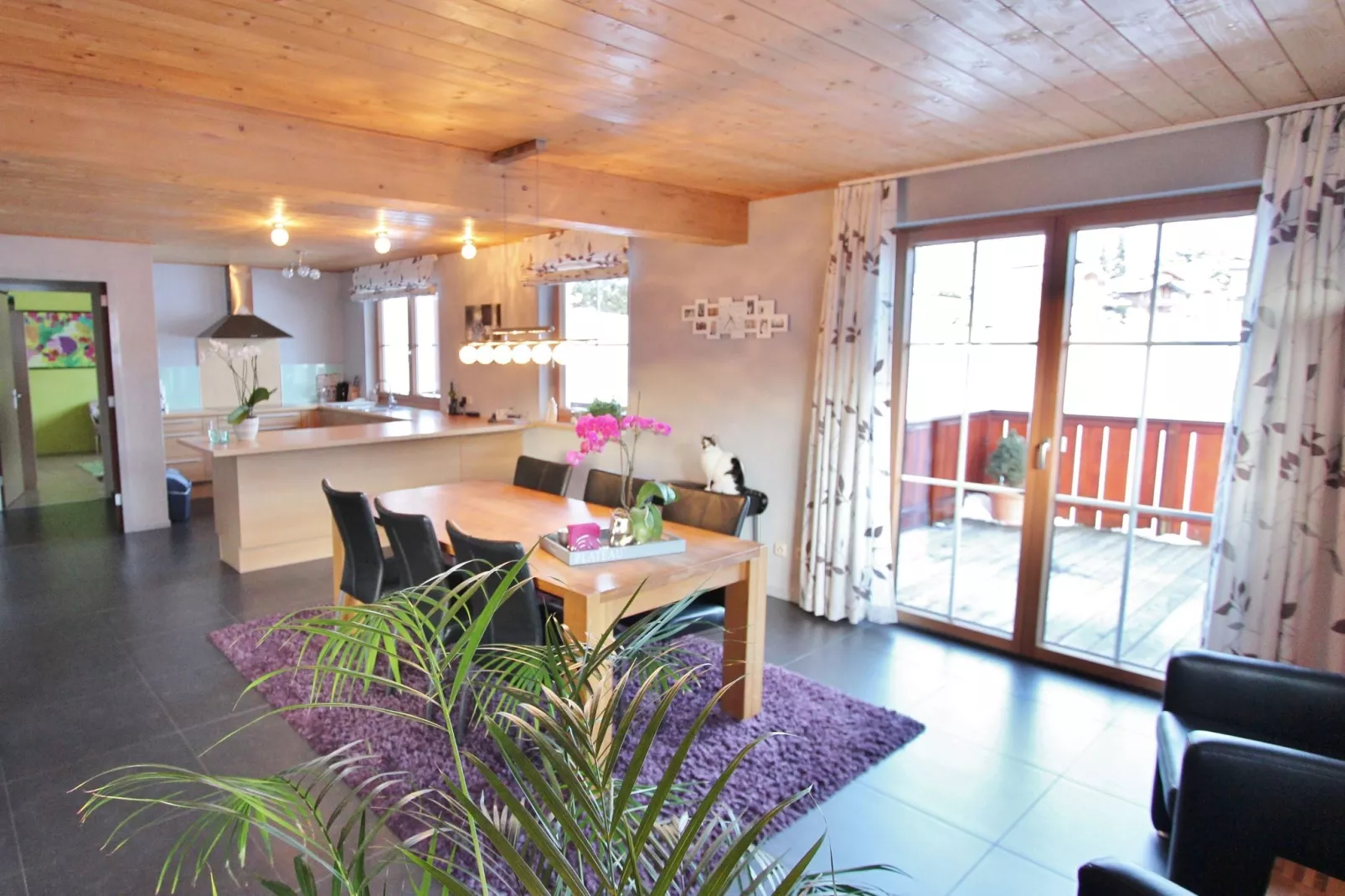 Ruim appartement in Maria Alm nabij een golfbaan-Eetkamer