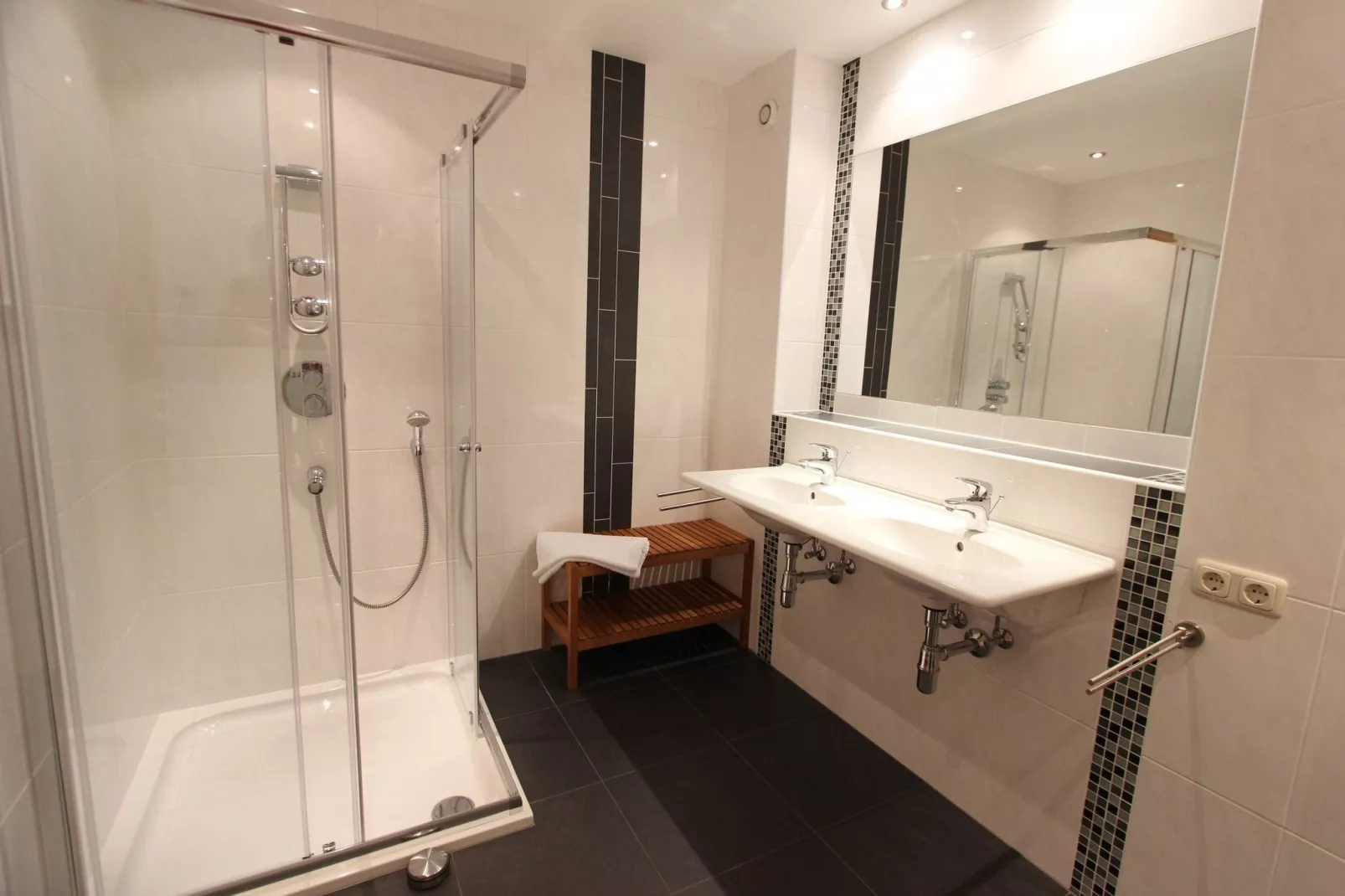 Ruim appartement in Maria Alm nabij een golfbaan-Badkamer