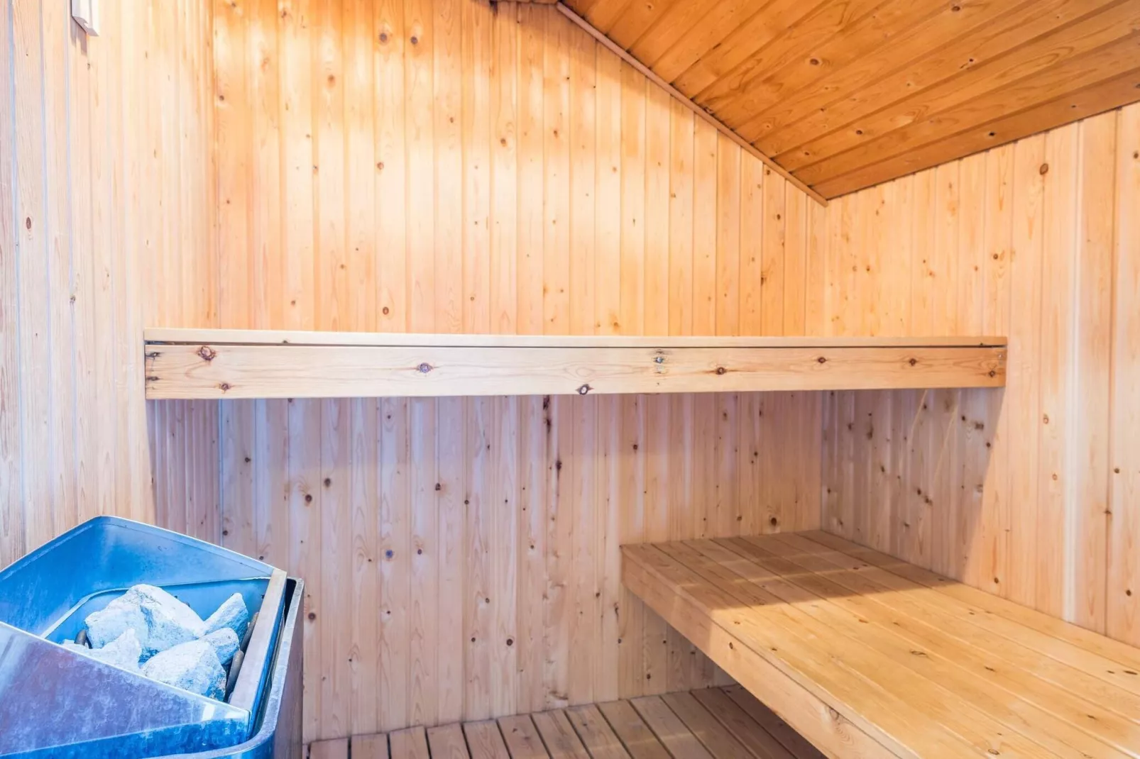 8 persoons vakantie huis op een vakantie park in Henne-Sauna