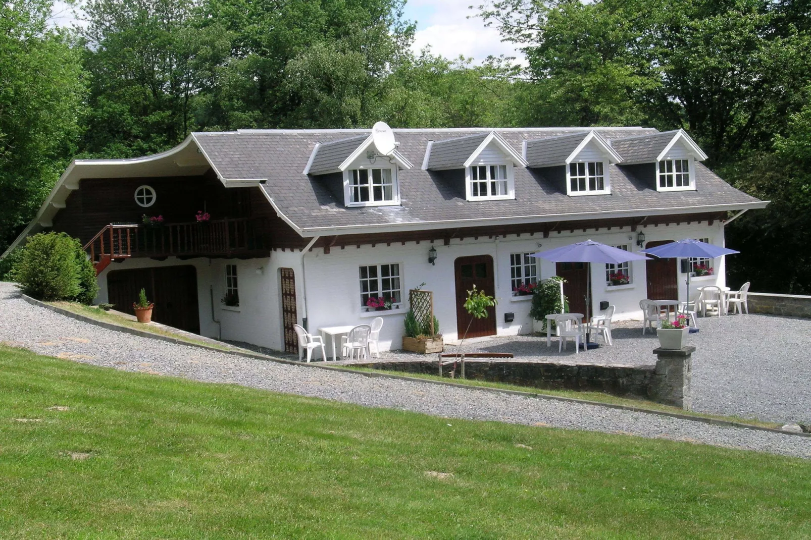 Domaine De L'Ecureuil 1-Buitenkant zomer