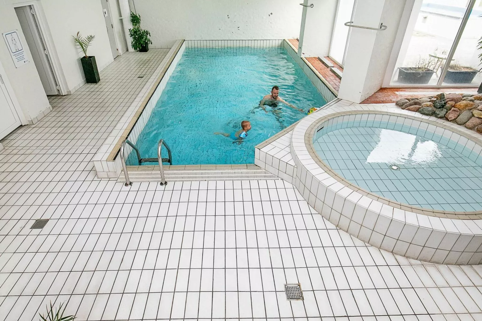 Comfortabel vakantiehuis in Brovst aan het strand-Zwembad