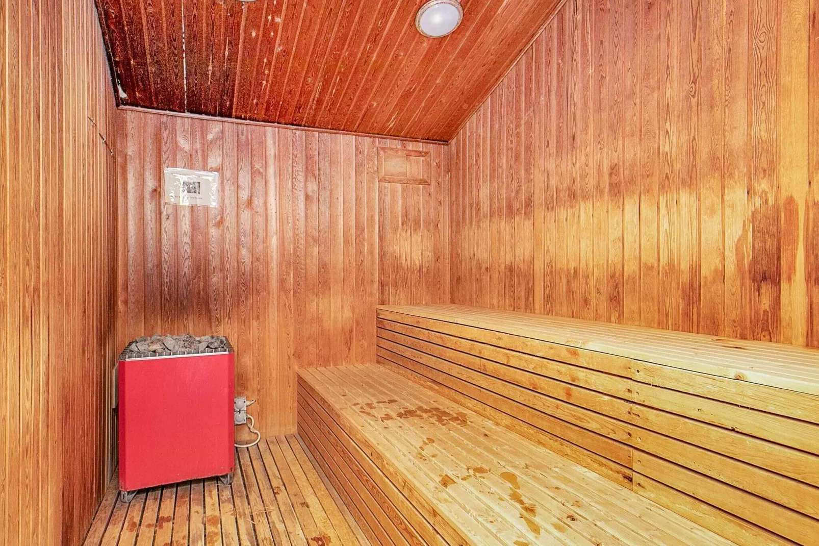 Comfortabel vakantiehuis in Brovst aan het strand-Sauna