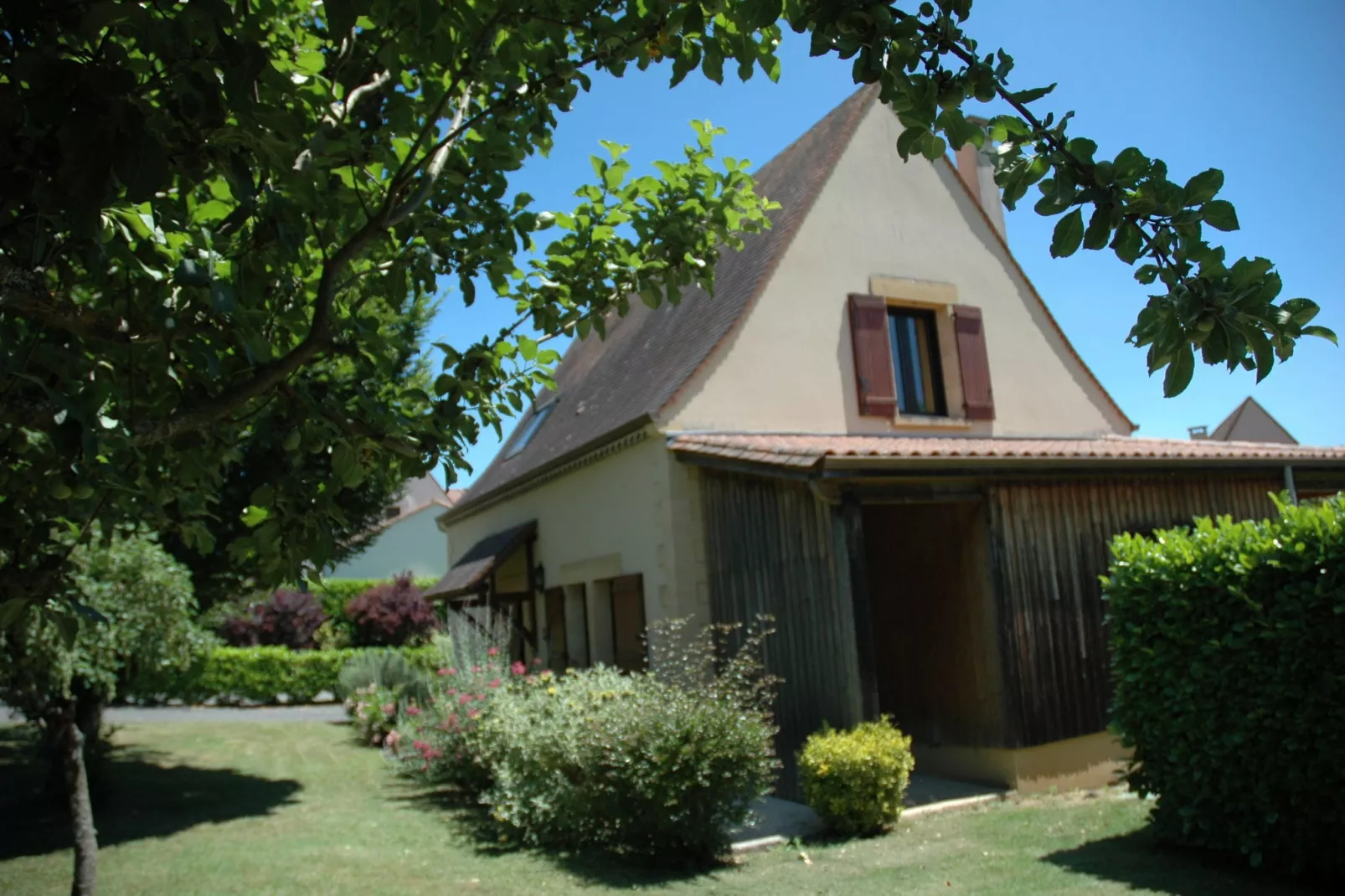 Maison 6 pers Rose-Buitenkant zomer