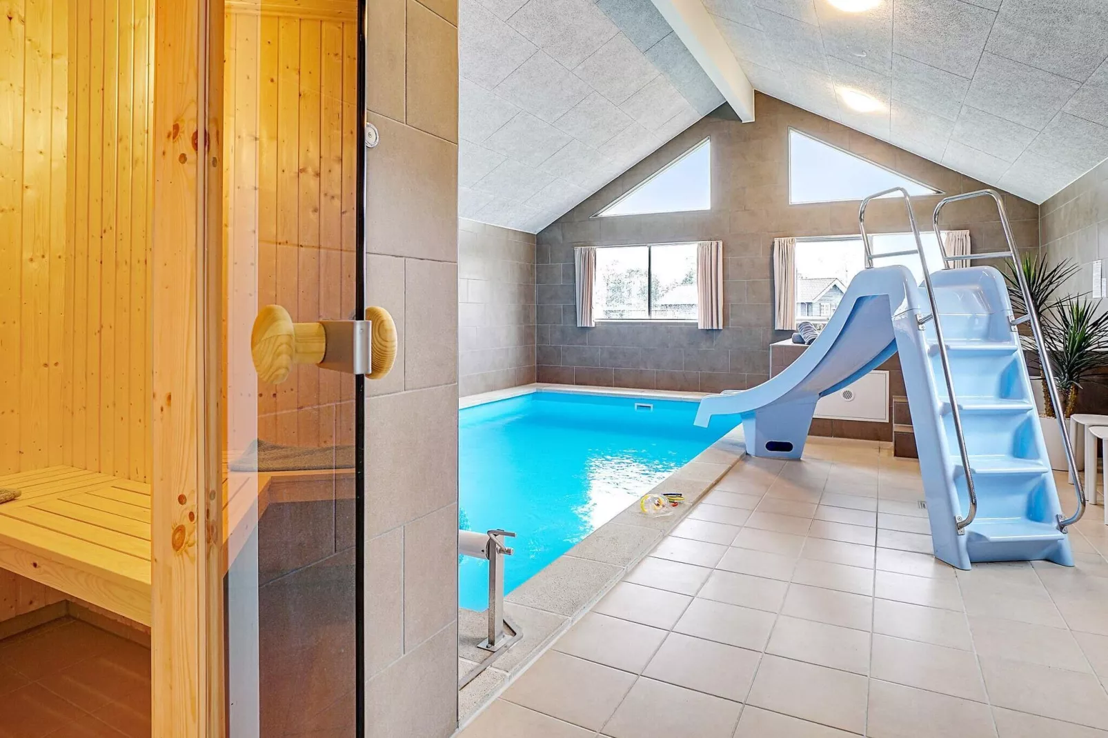 Ruim vakantiehuis in Jutland met zwembad-Zwembad