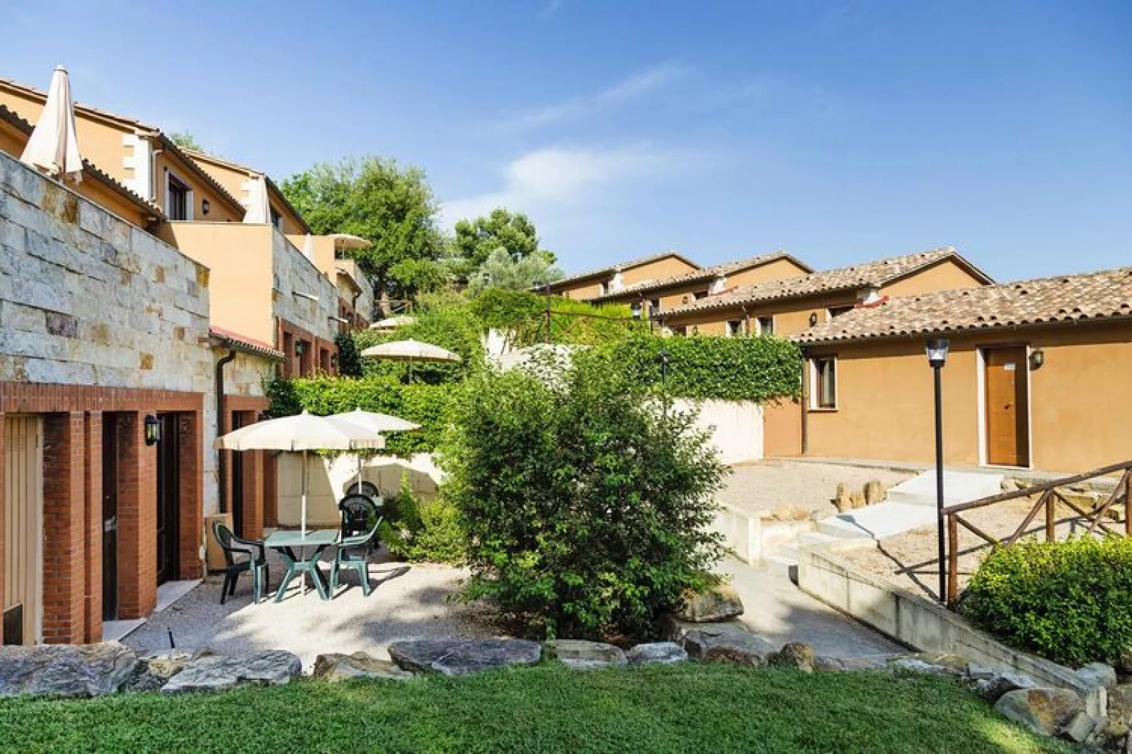 Holiday resort Borgo Magliano Magliano in Toscana-2 bedroom trilo-Buitenkant zomer