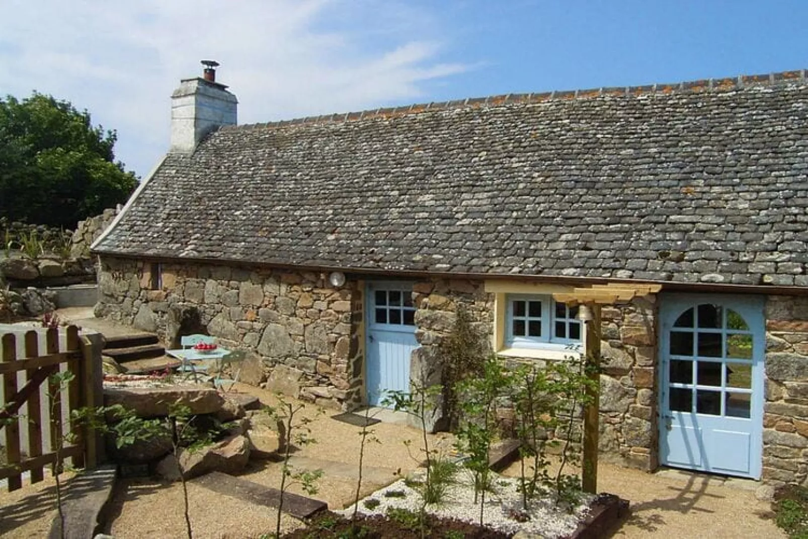 Natural stone house with private Jacuzzi on Breton estate Plougasnou