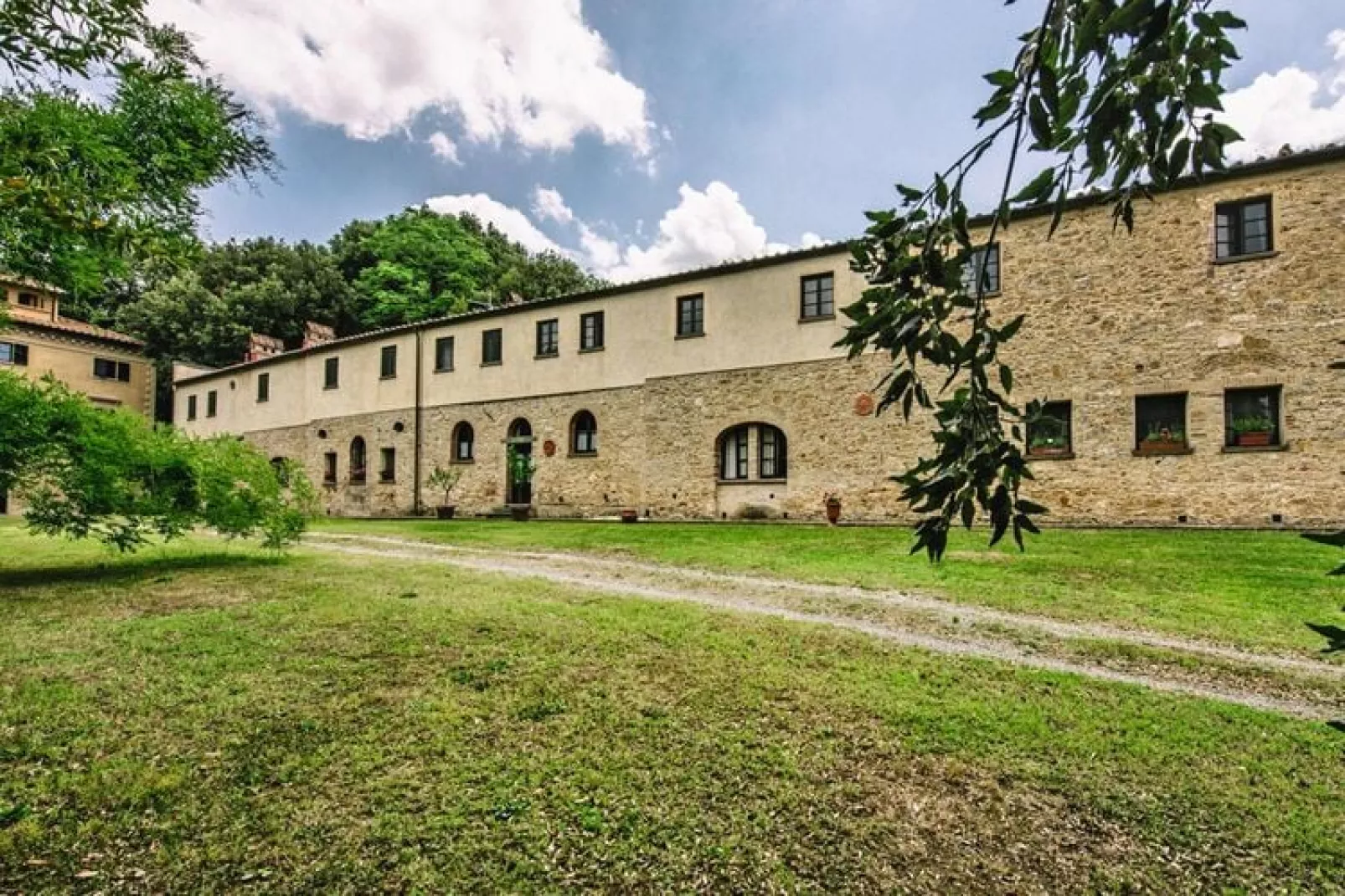 Agri-tourism Tenuta Quarrata, Santo Pietro Belvedere-bilo Galleria-Buitenkant zomer