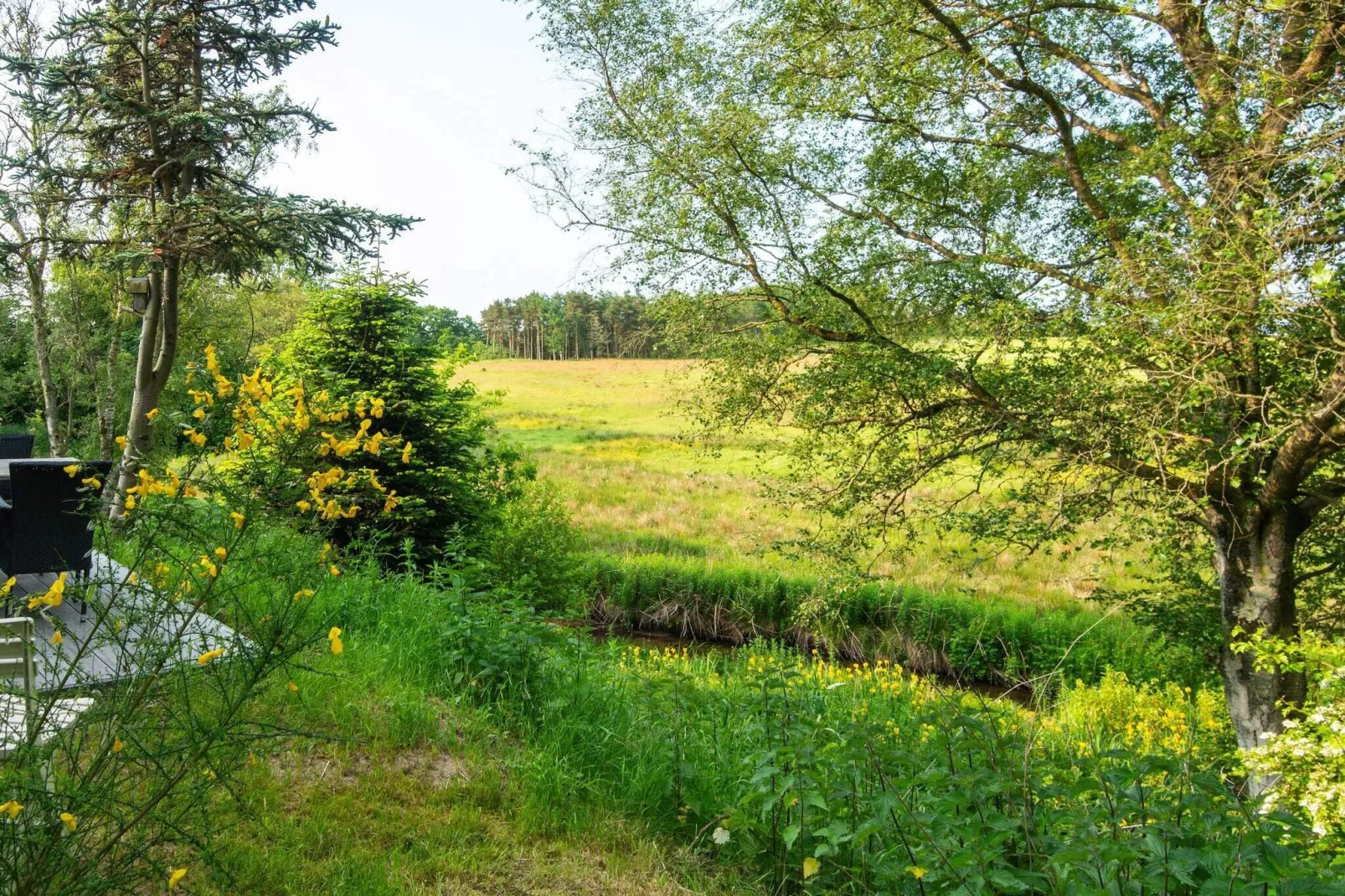 Rustige rivieroever toevluchtsoord-By Traum