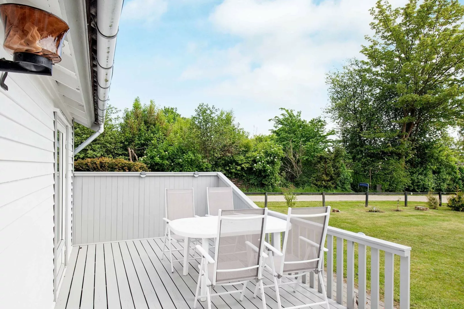 Charmant vakantiehuis in Stege met barbecue-Buiten