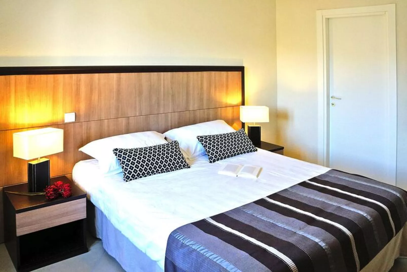 Residence Salina Bay Porto-Vecchio // F3 luxe - 6 pers - côté jardin
