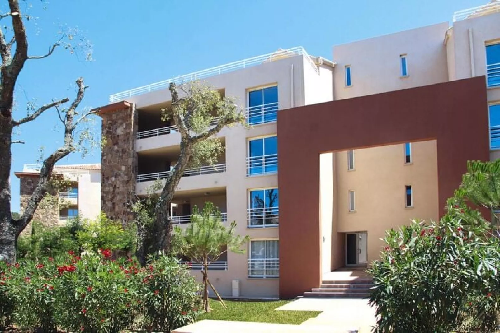 Residence Salina Bay Porto-Vecchio // F3 luxe - 6 pers - côté jardin-Buitenkant zomer