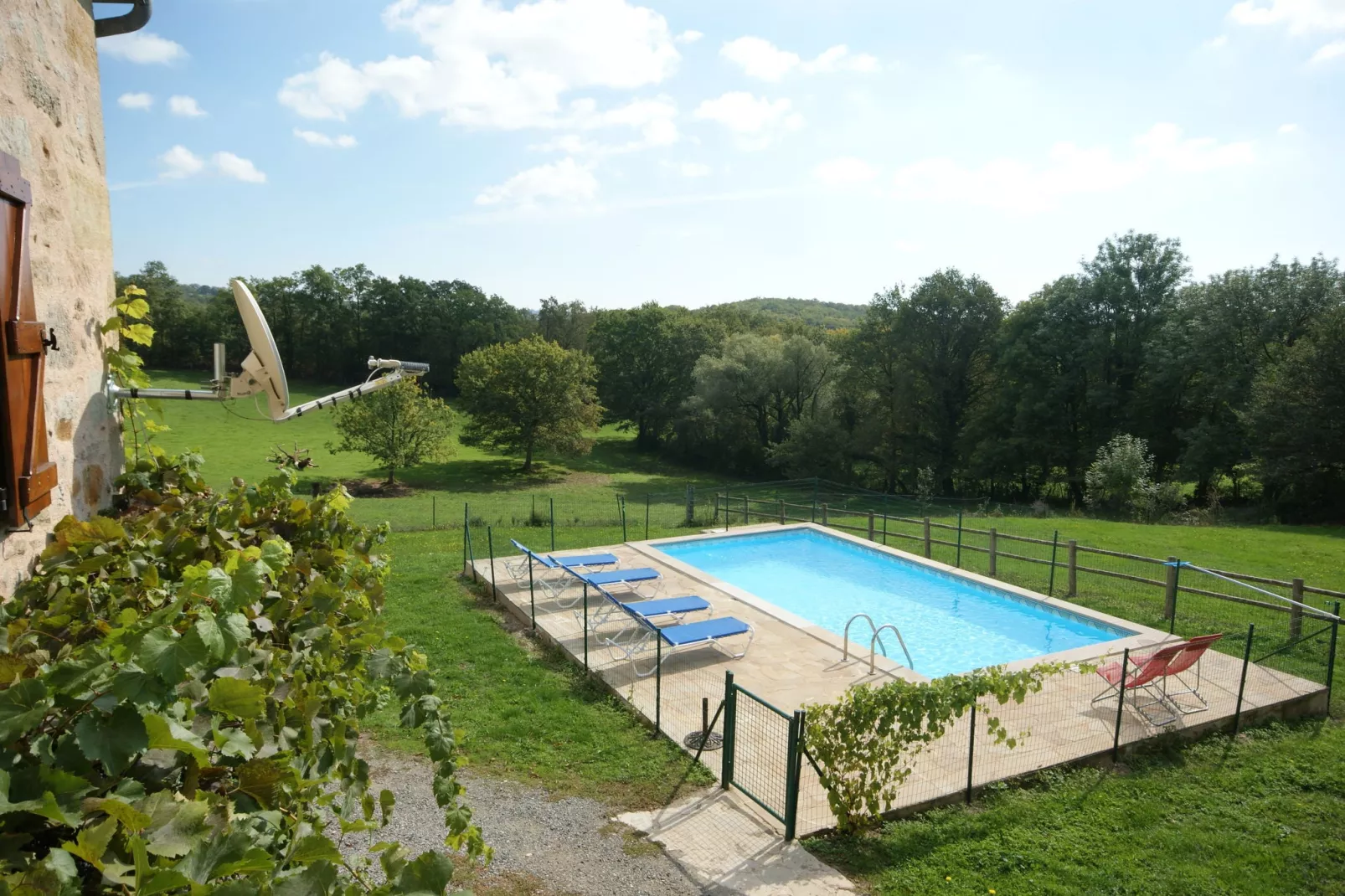 Maison de vacances Rueyres-Tuinen zomer