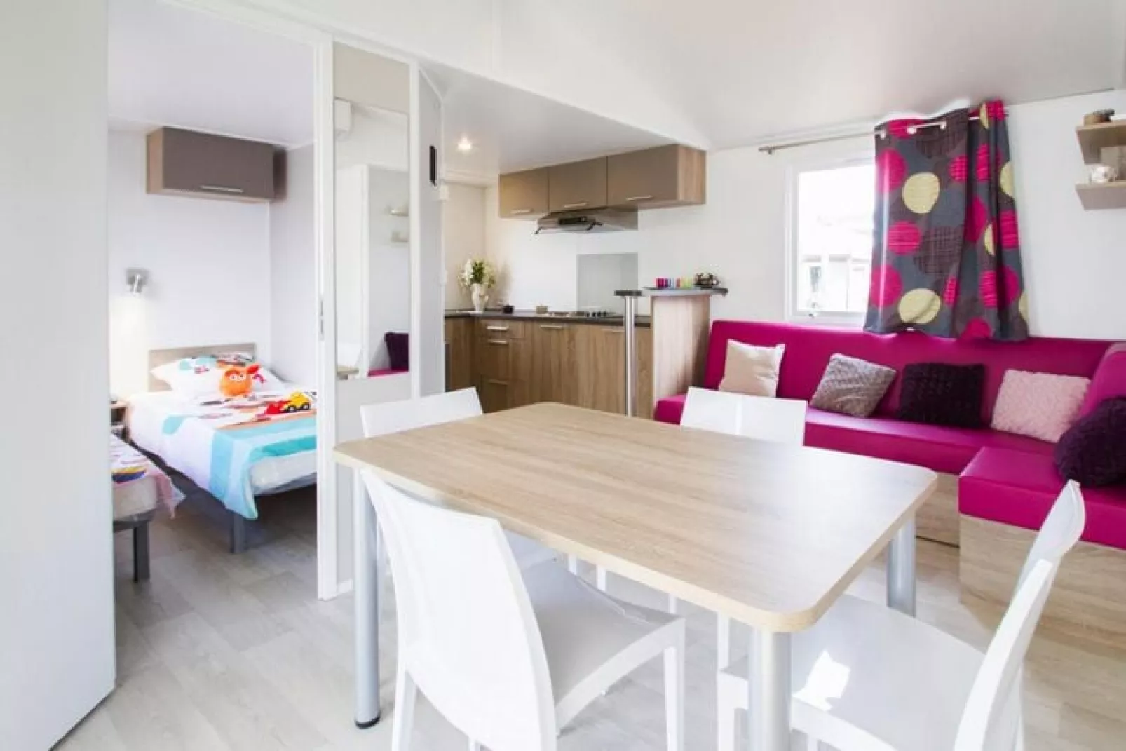 Caravanpark Mas des Lavandes Sérignan-Mobilhome Confort Premium TVclim2ch 6p-Woonkamer