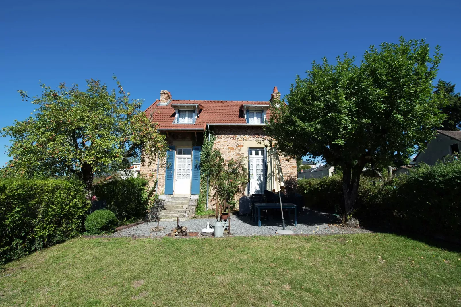 Gîte St Honoré les Bains-Tuinen zomer