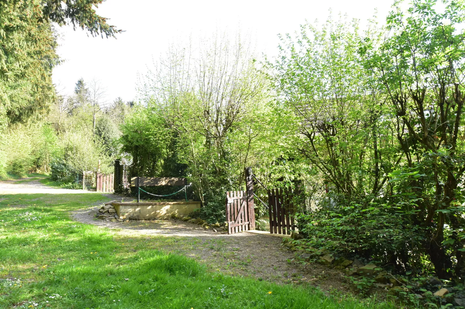 Laiterie du manoir de Thard-Gebieden zomer 1km