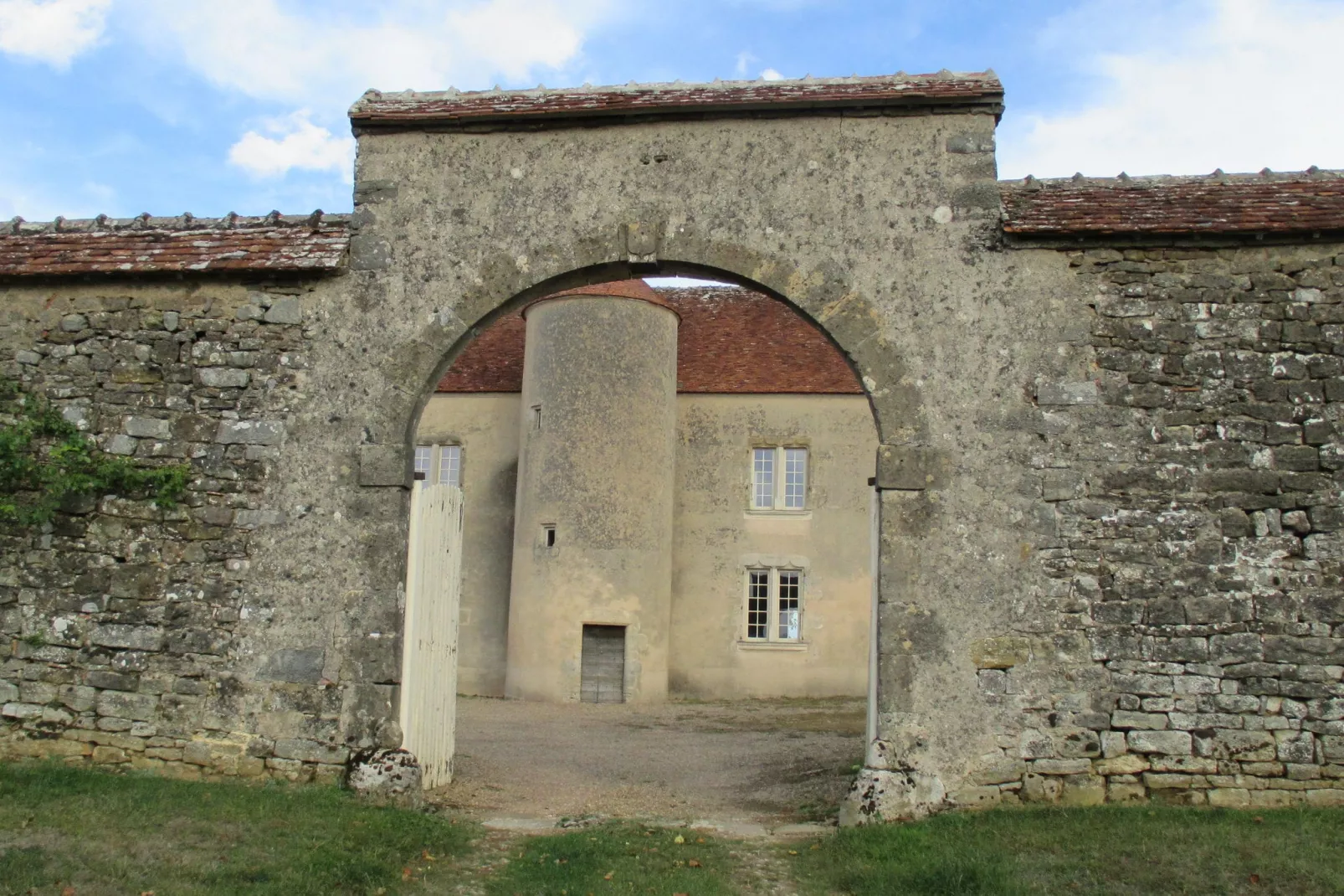 Le Vieux Château-Buitenkant zomer