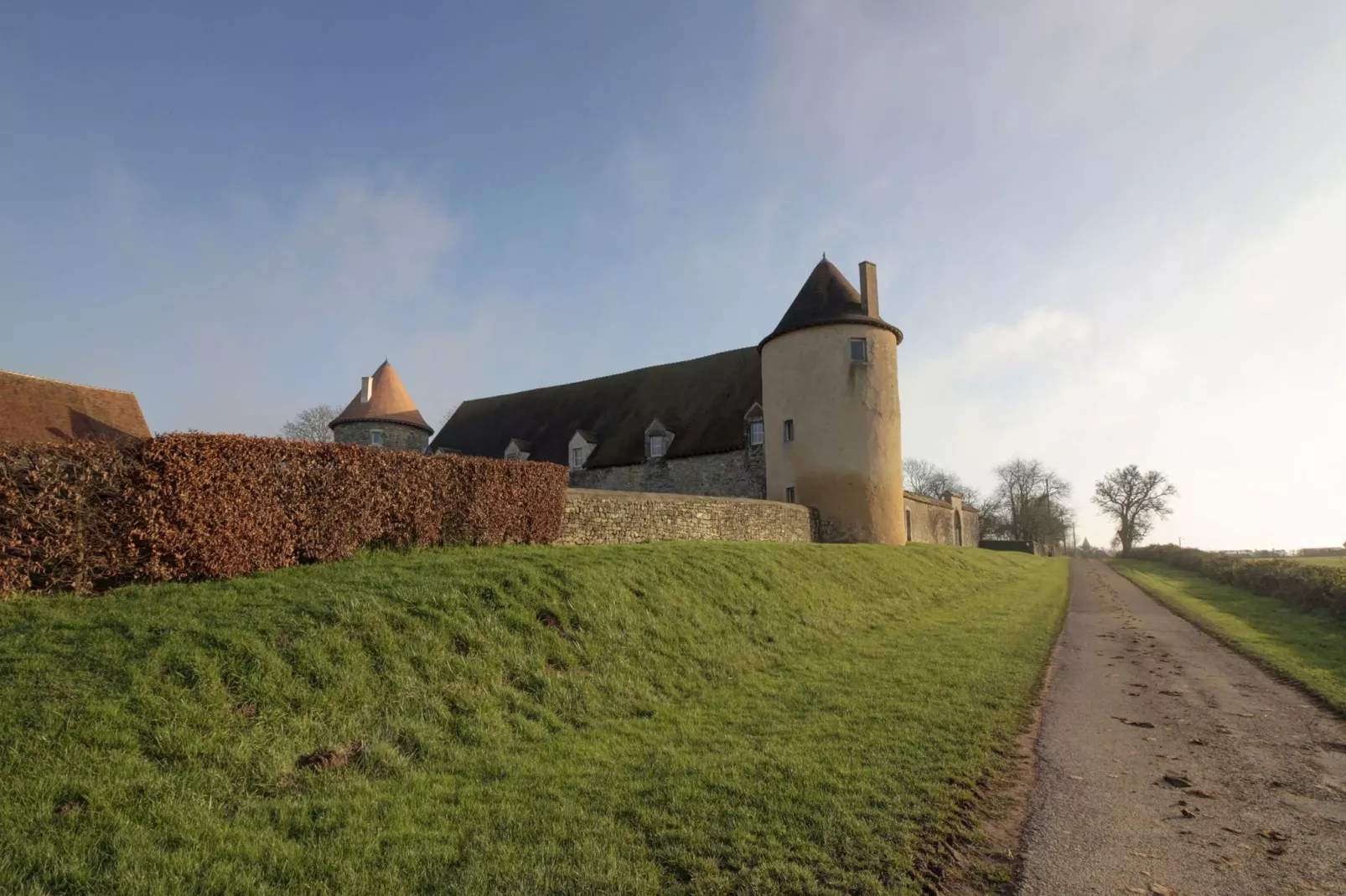 Le Vieux Château-Buitenkant zomer