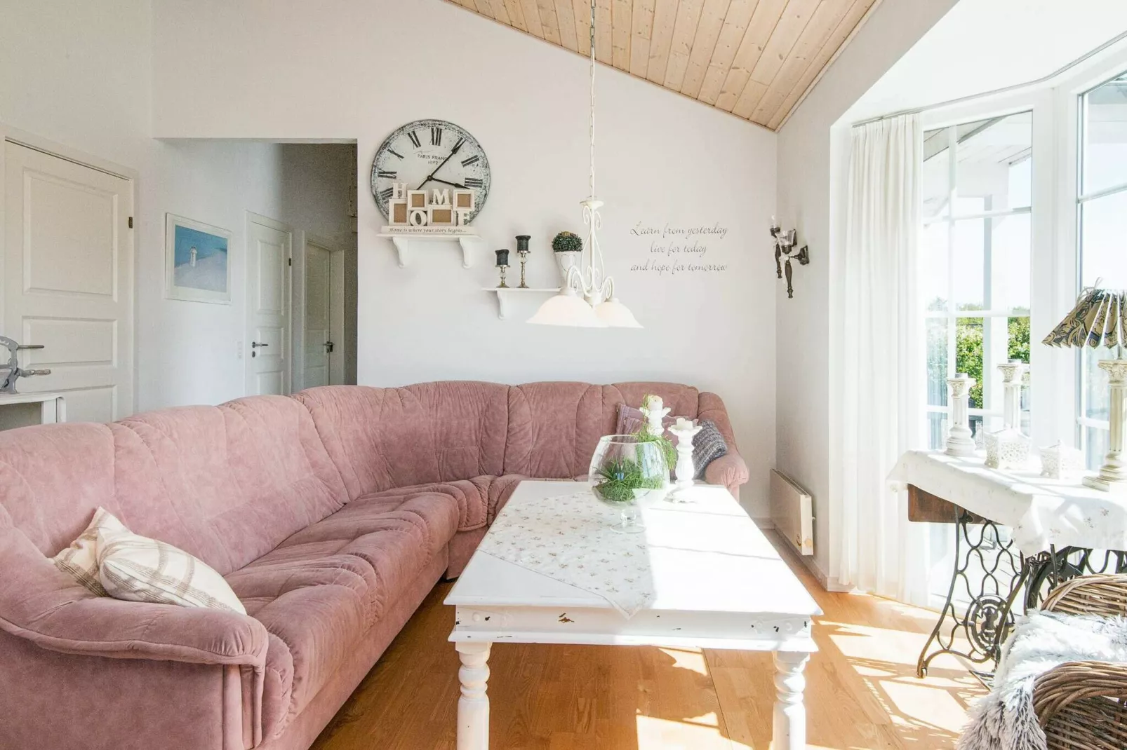 Modern vakantiehuis in Hemmet met uitzicht op de tuin