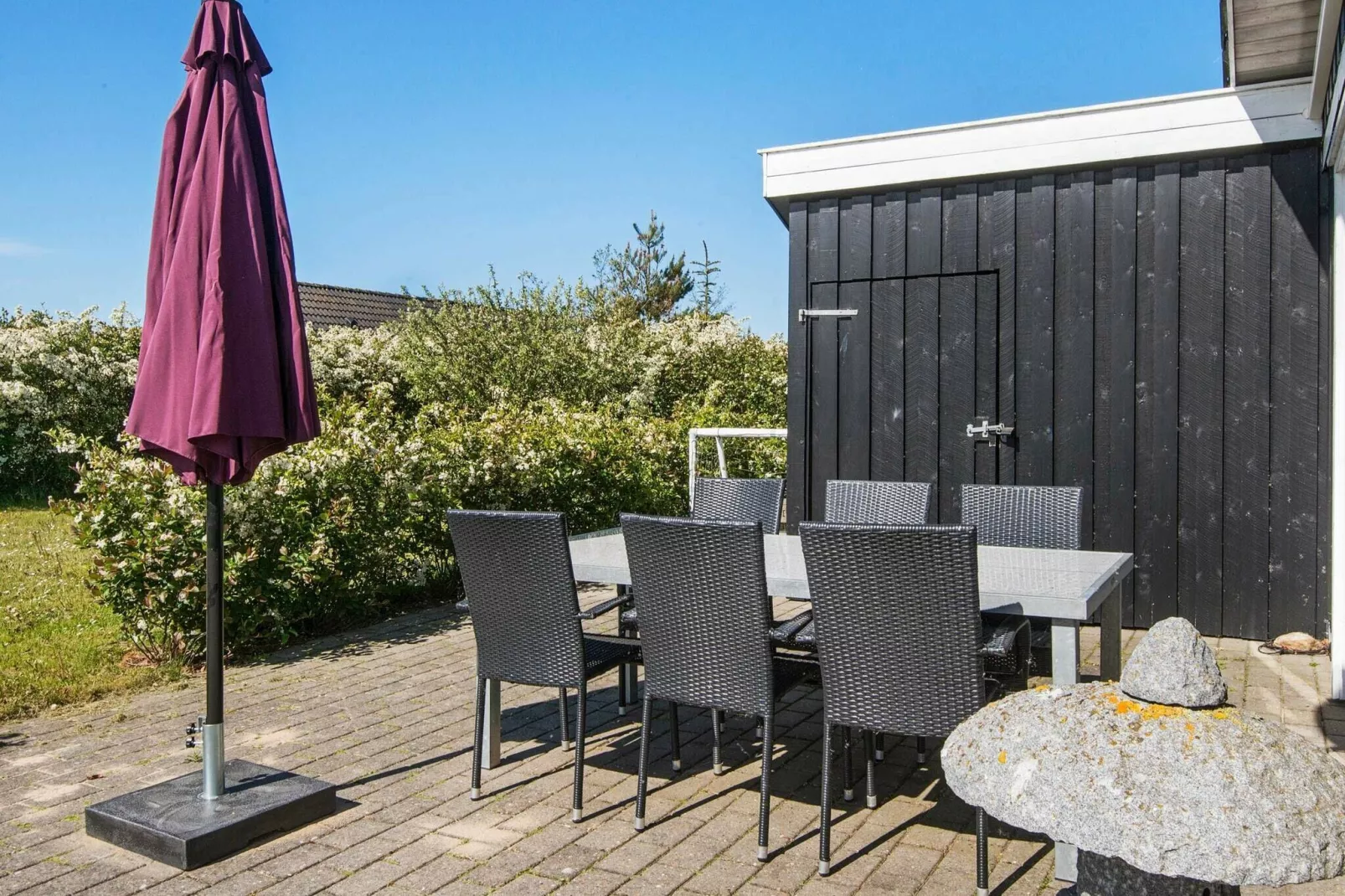 Modern vakantiehuis in Hemmet met uitzicht op de tuin