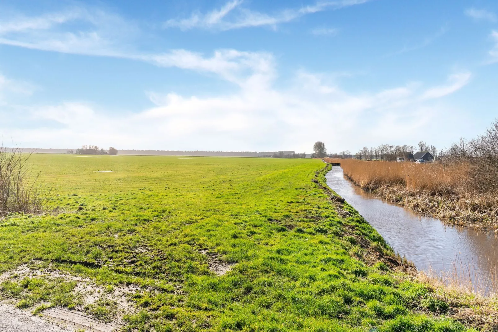 Luxe chalet 55 aan het water in Bantega met sloep 8 pax-Uitzicht zomer