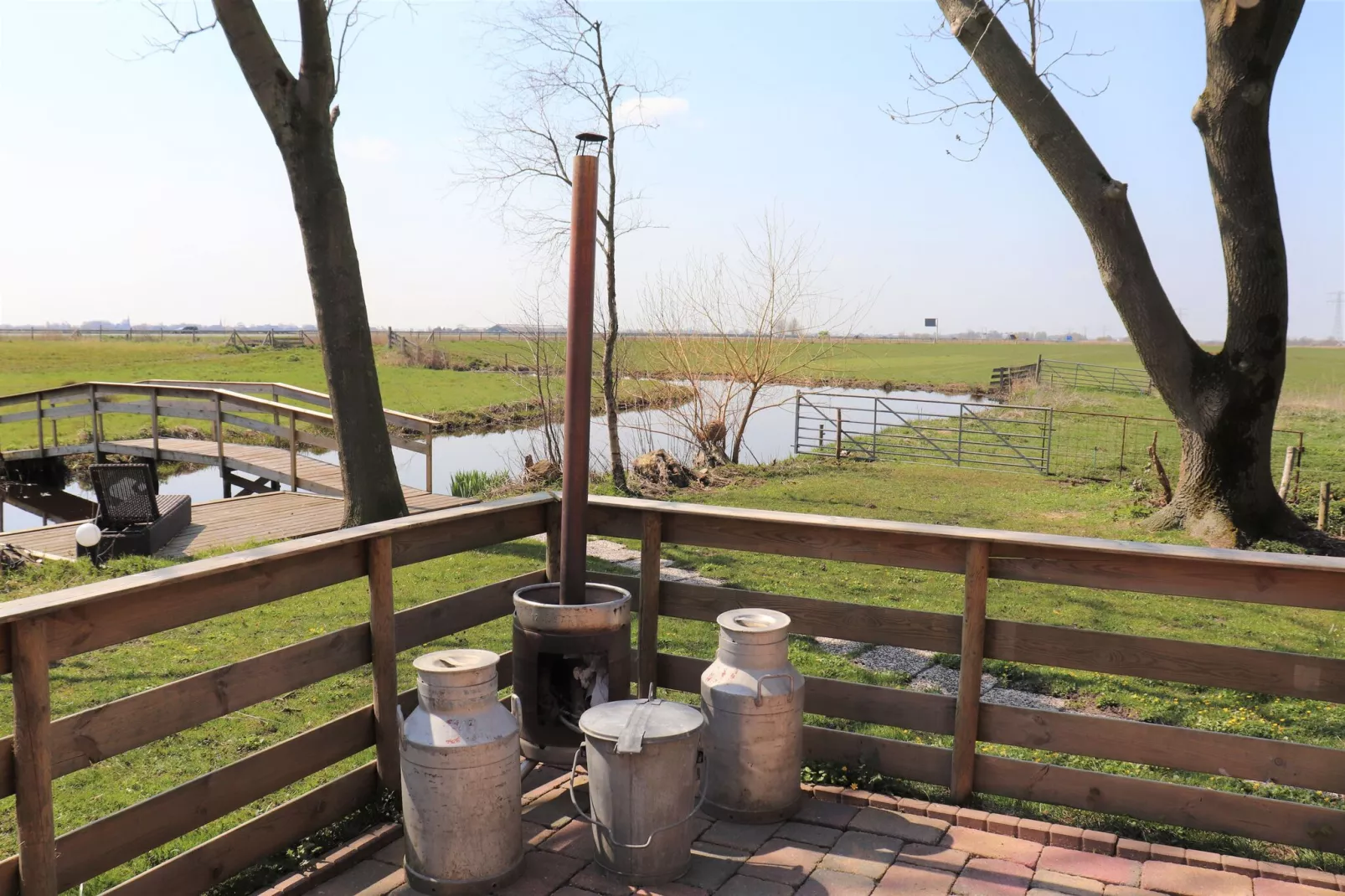 Boerderij uit 1866 in Friesland-Terrasbalkon