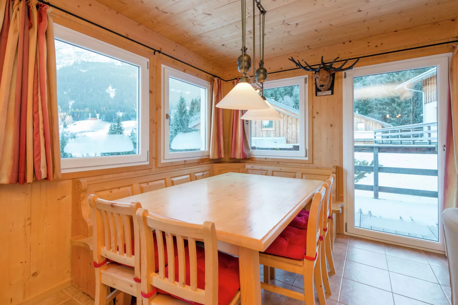 Alpendorf Dachstein West 1-Eetkamer
