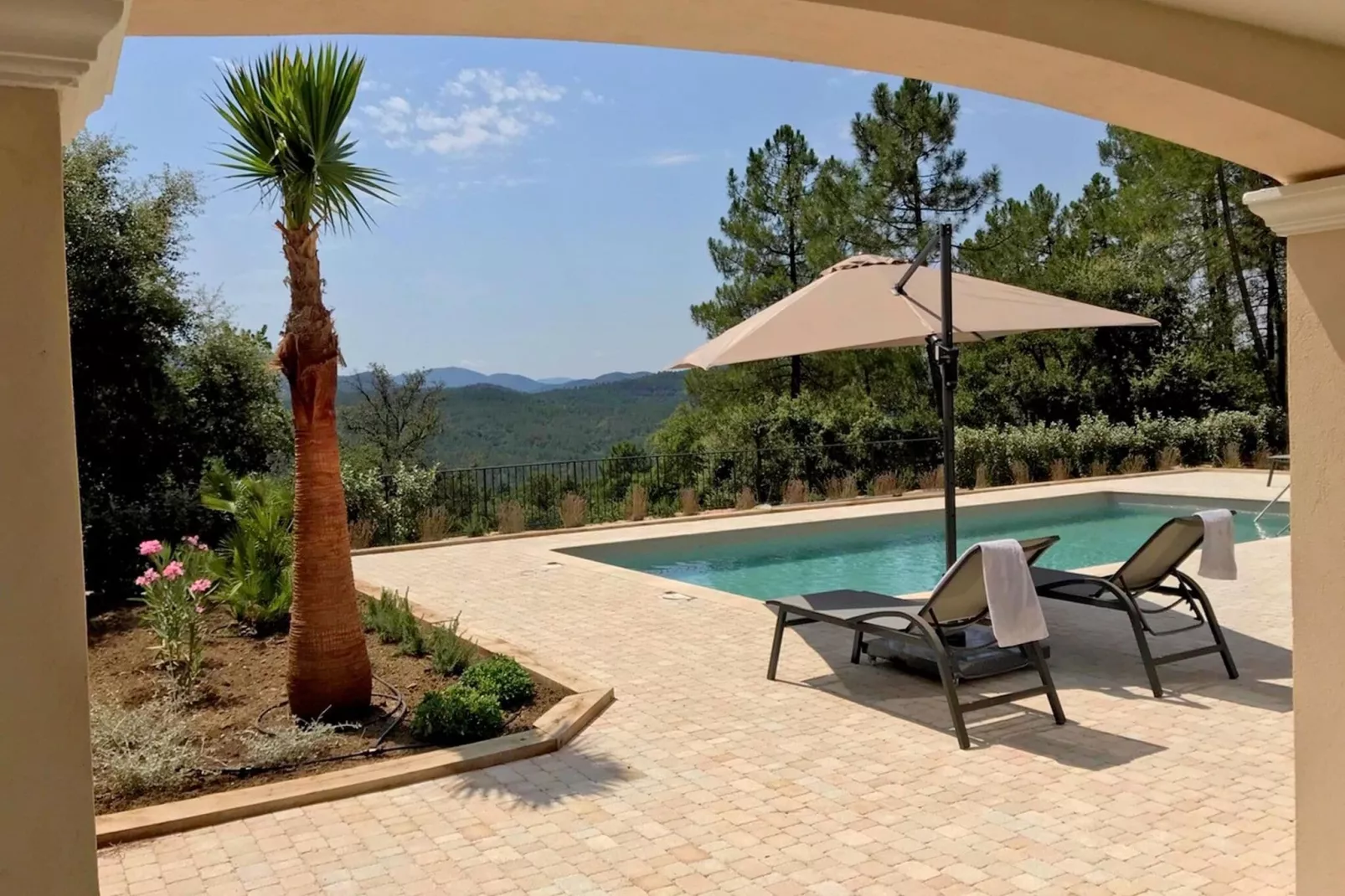 Villa Athos 14p-Terrasbalkon