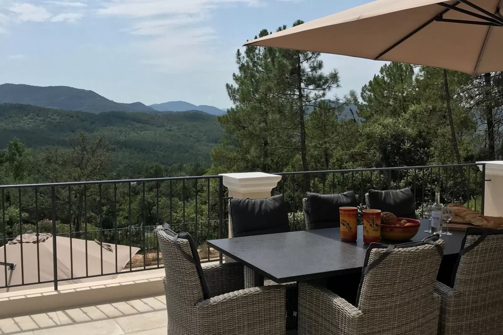 Villa Athos 14p-Uitzicht zomer