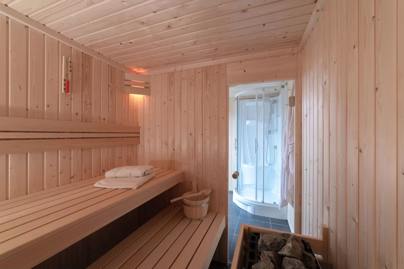 6 persoons vrijstaand met sauna-Wellness