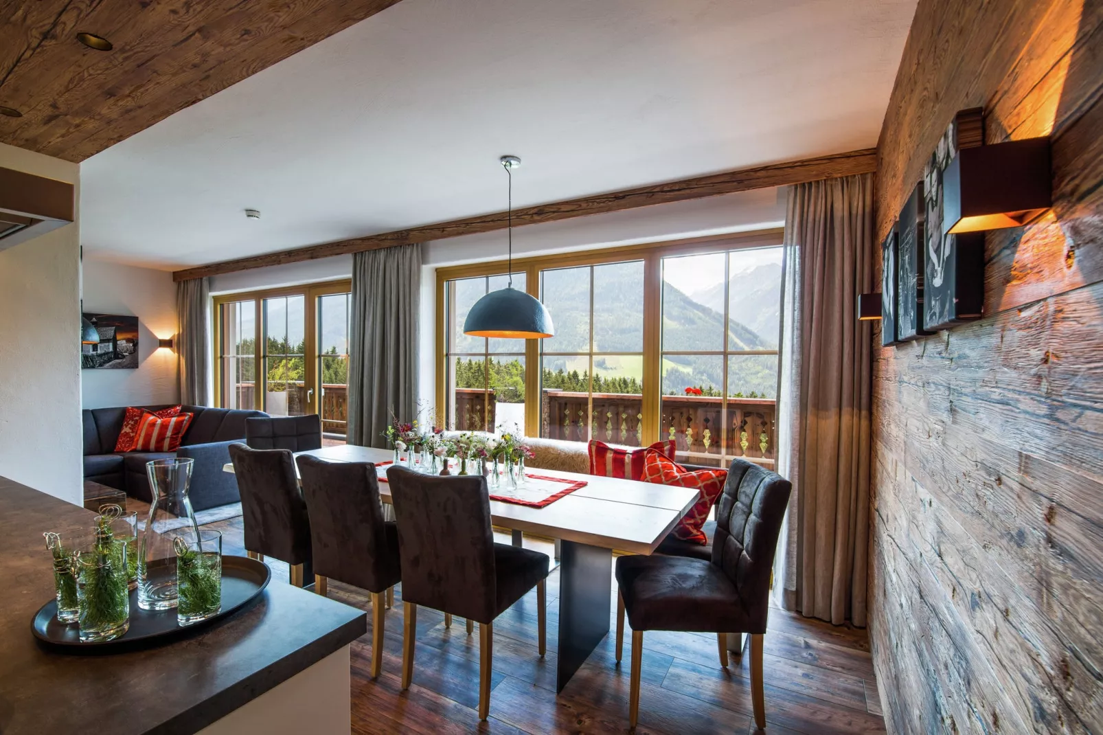 Rossberg Hohe Tauern Chalets 6-Eetkamer