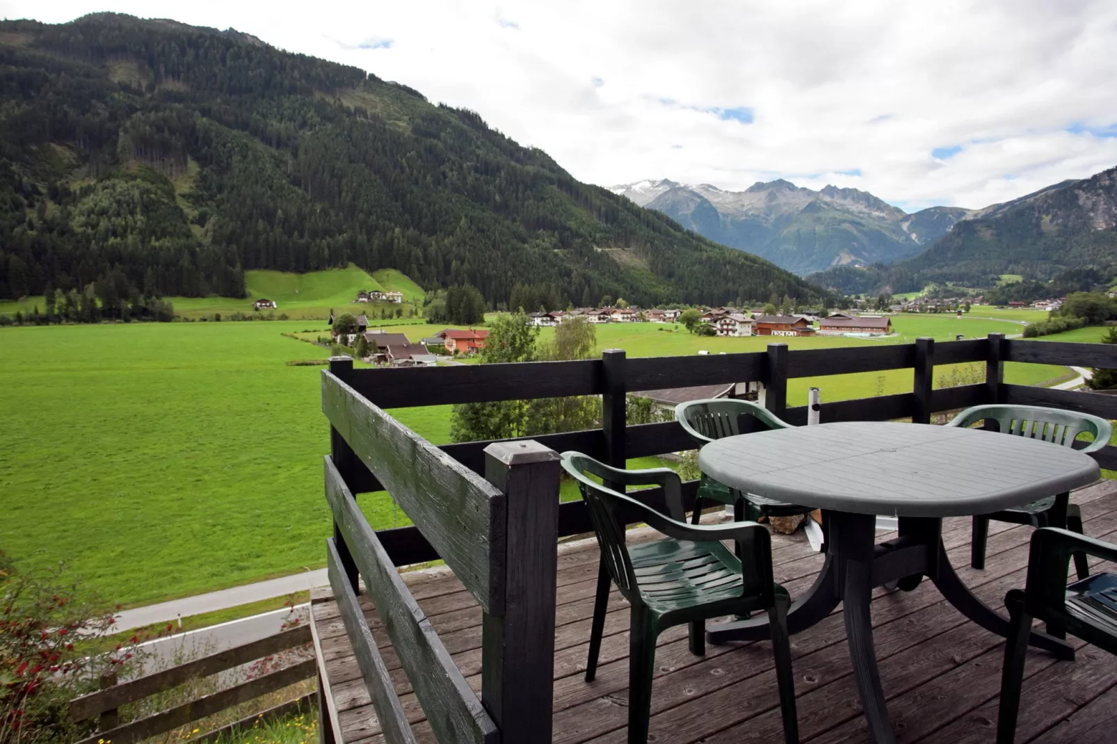 Chalets im Wald-Terrasbalkon