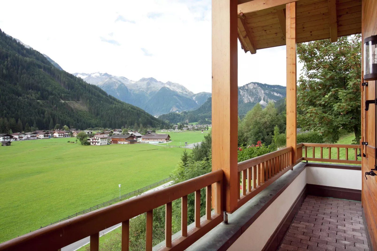 Chalets im Wald-Uitzicht zomer