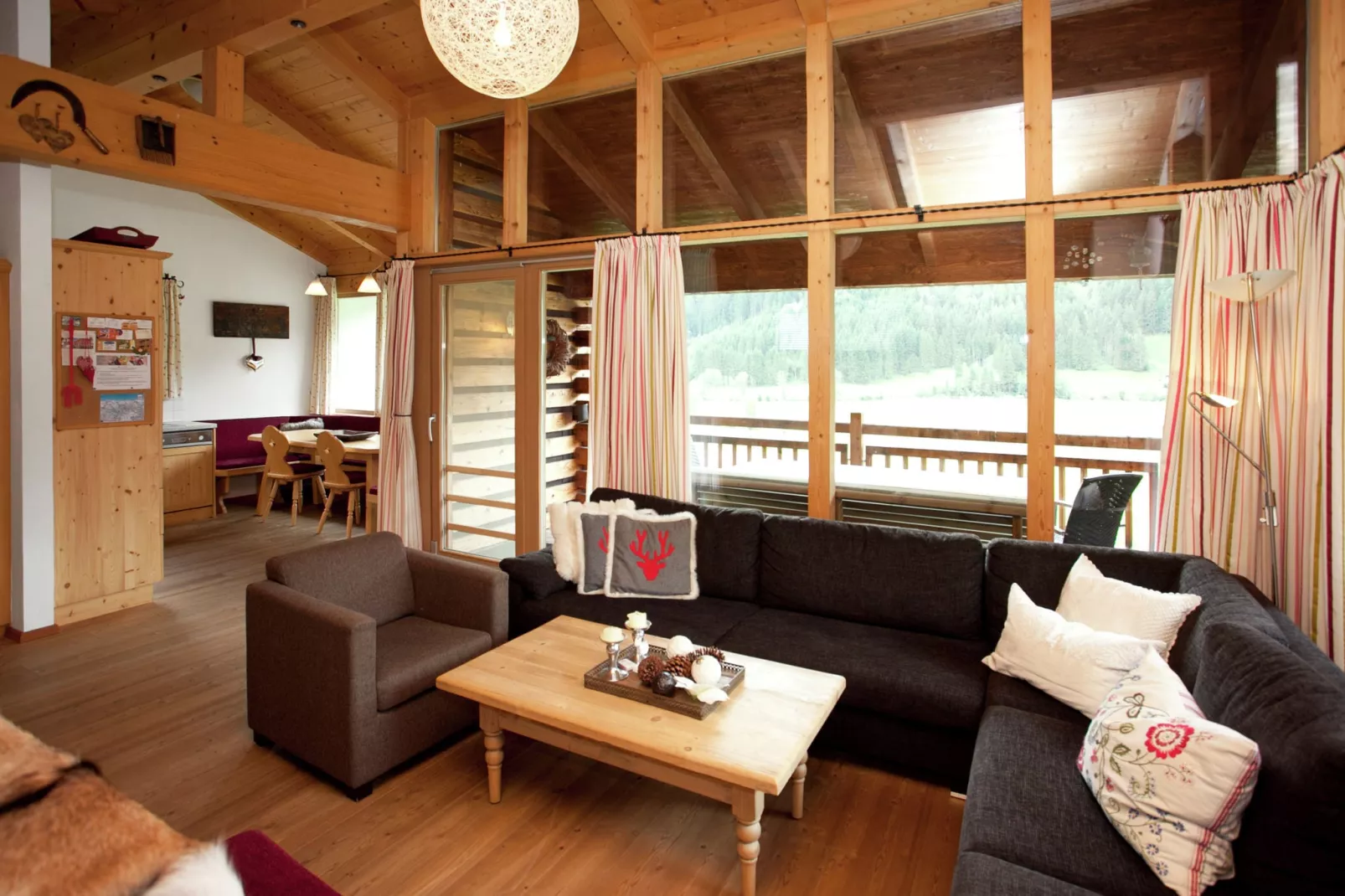 Chalets im Wald-Woonkamer