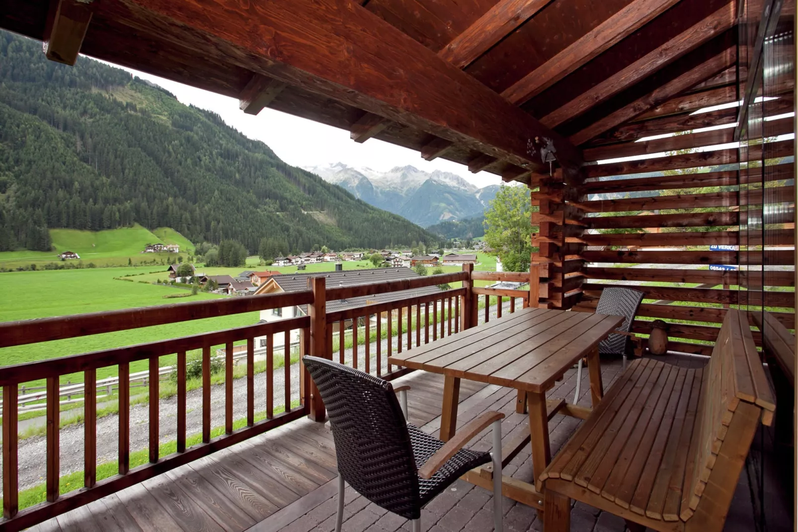 Chalets im Wald-Terrasbalkon