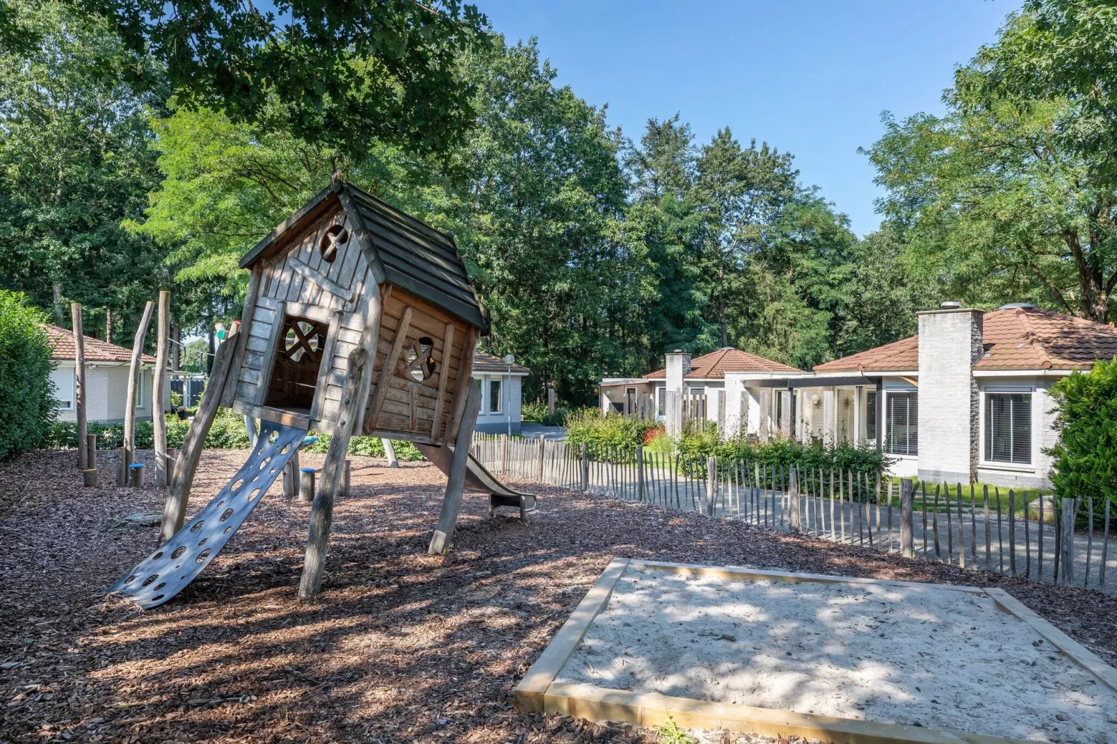 Bungalowpark het Verscholen Dorp 2-Tuinen zomer