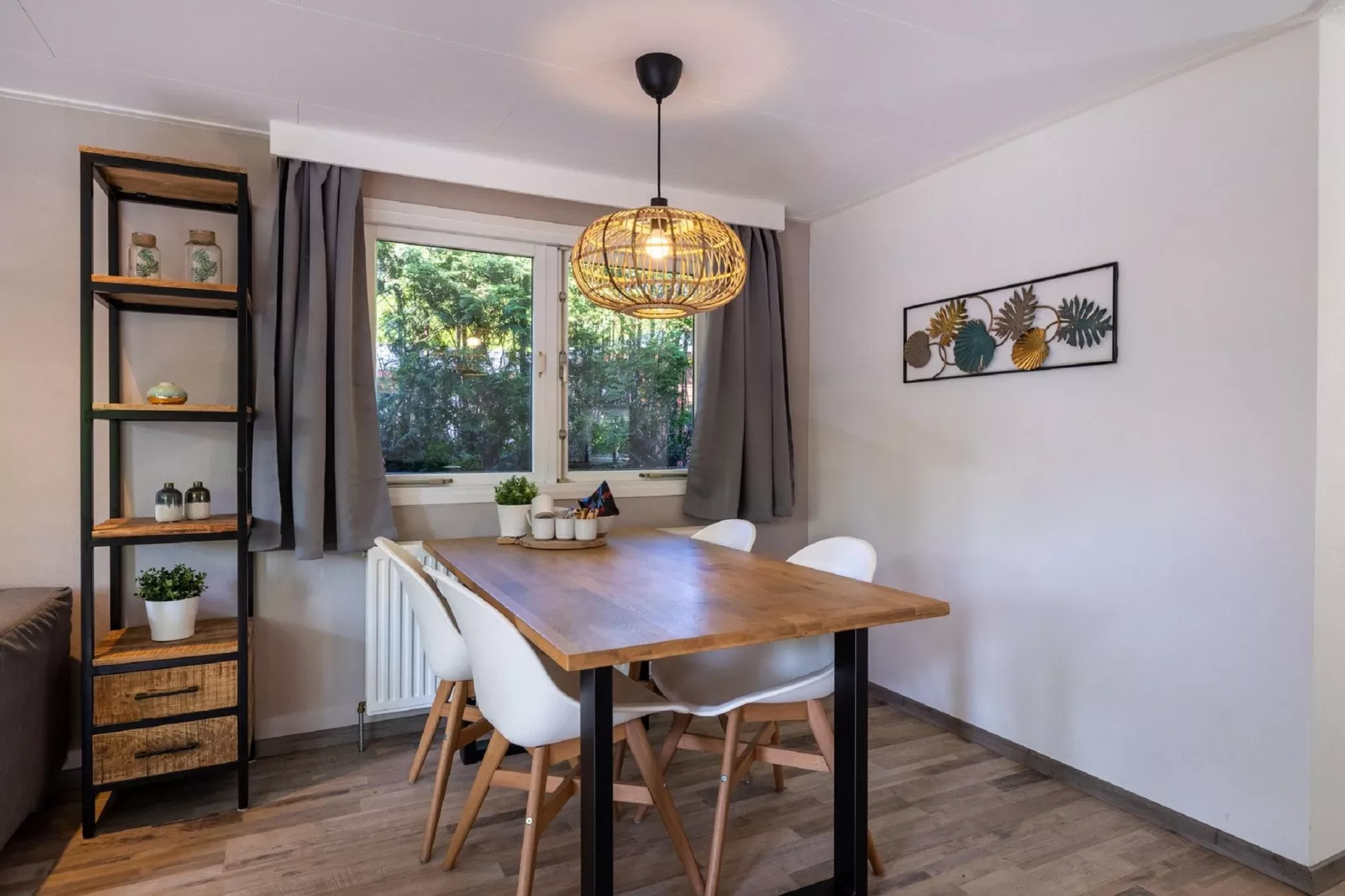 Bungalowpark het Verscholen Dorp 5-Eetkamer
