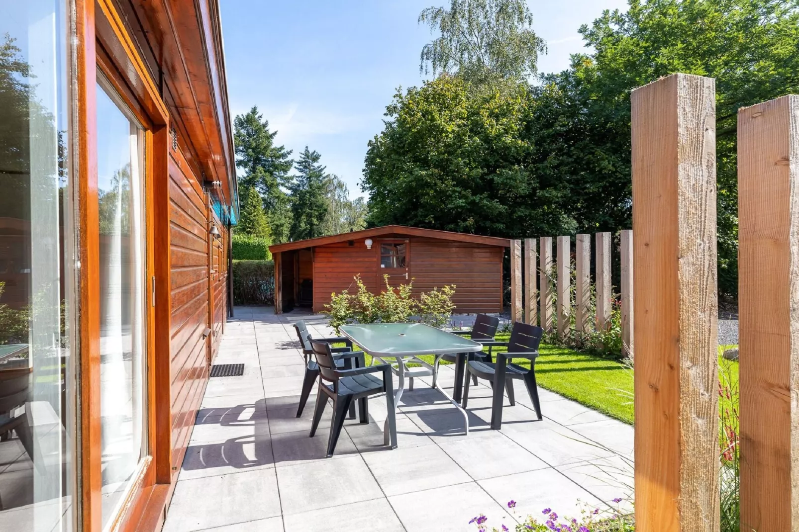 Bungalowpark het Verscholen Dorp 5-Terrasbalkon