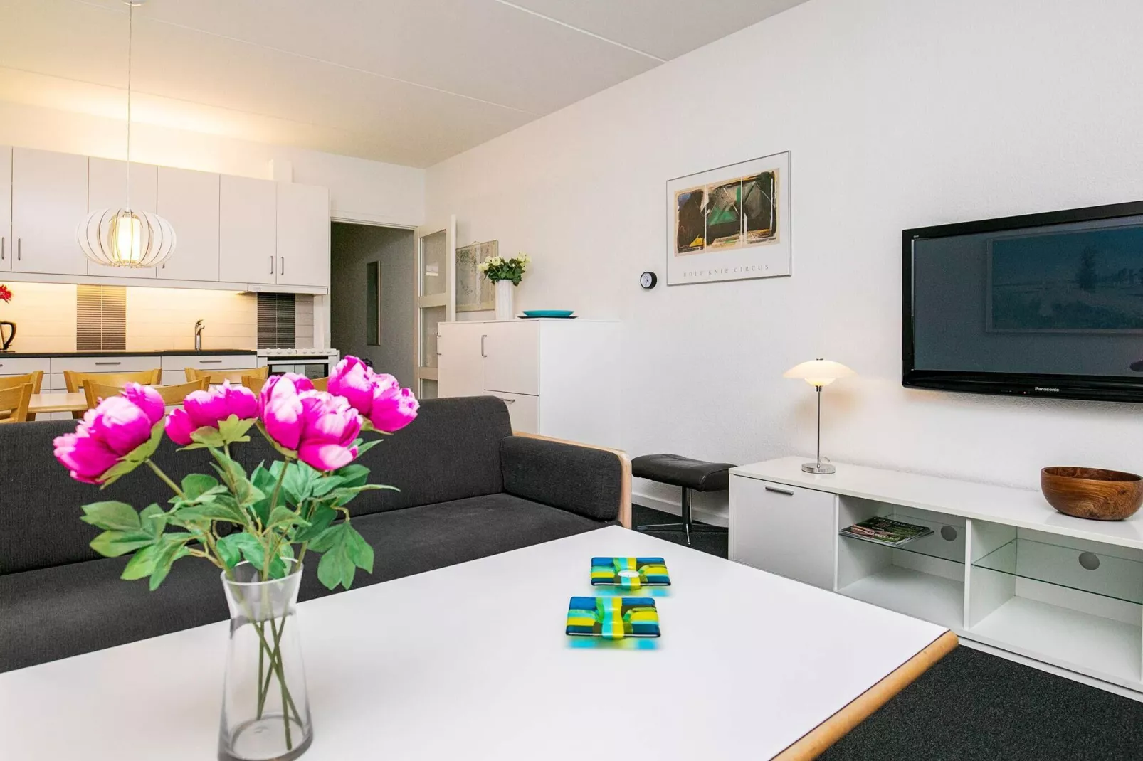 2 room,ground/1 st floor-Binnen