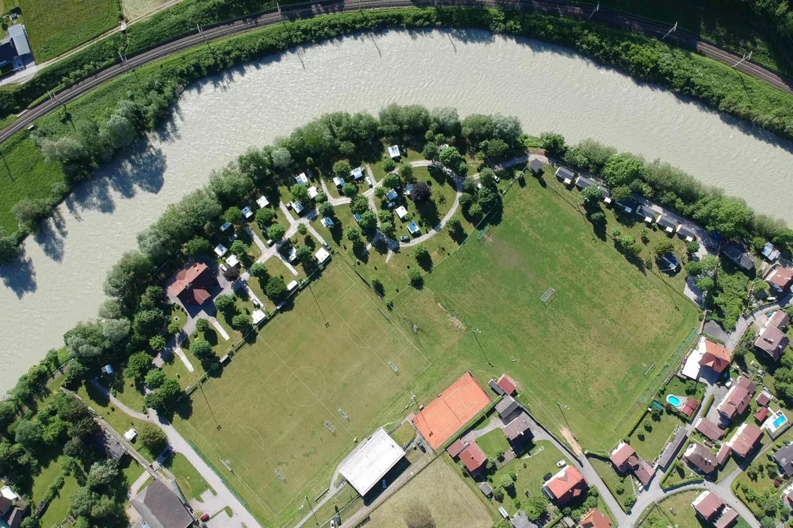 Mobile Home Sachsenburg-Buitenkant zomer