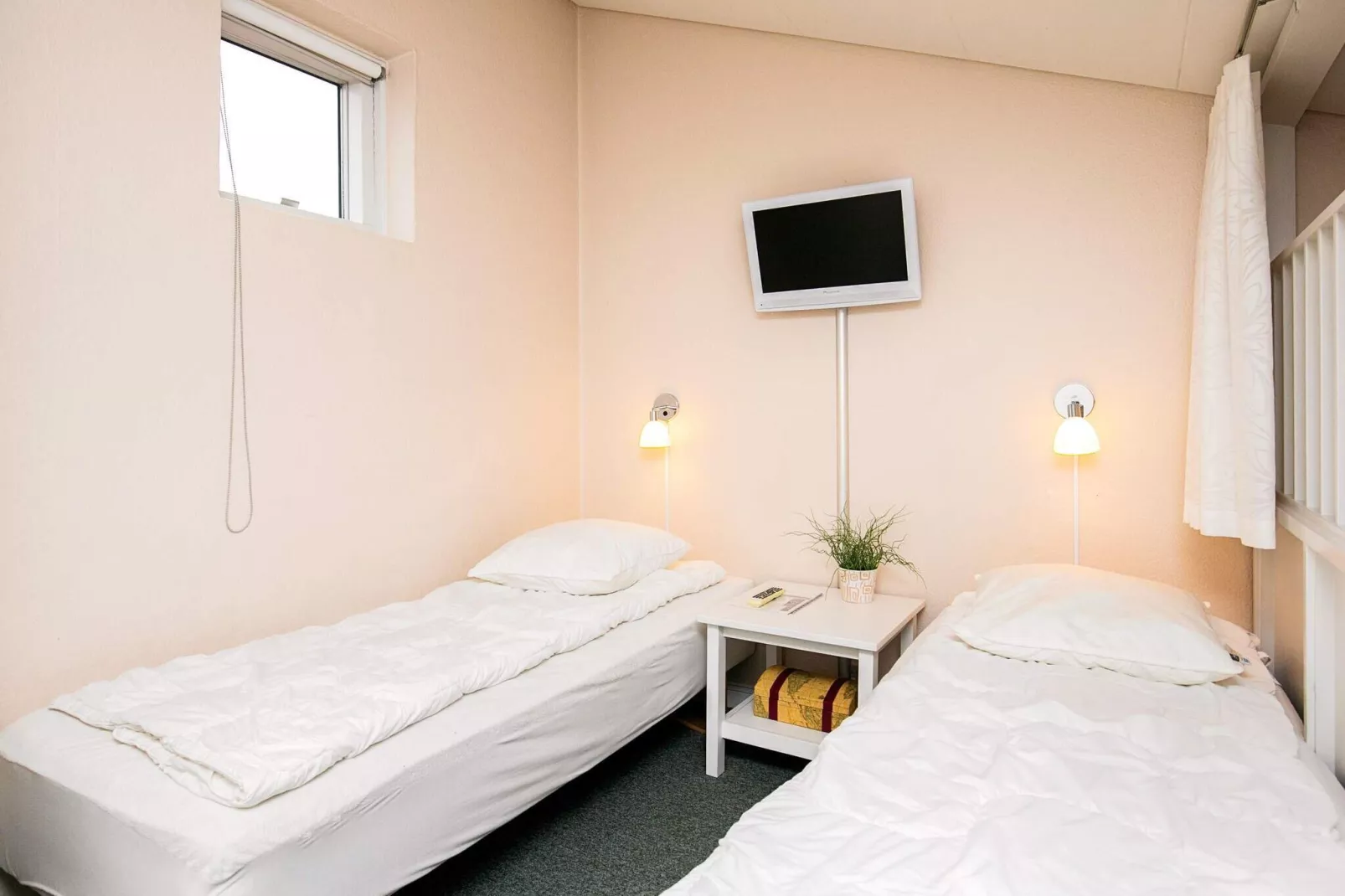 2 room,ground/1 st floor-Binnen